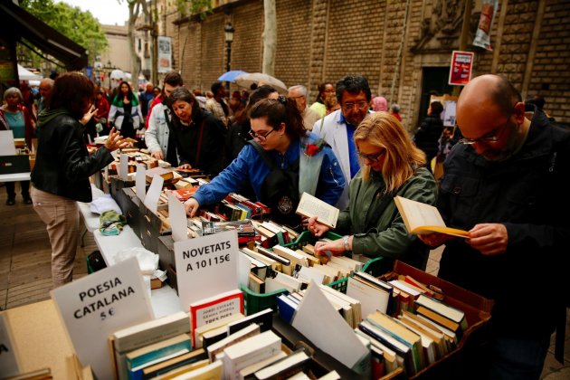 Ambient Sant Jordi parades rambla llibres 2019 Sergi Alcàzar Ambient Sant Jordi parades rambla llibres 2019 Sergi Alcàzar