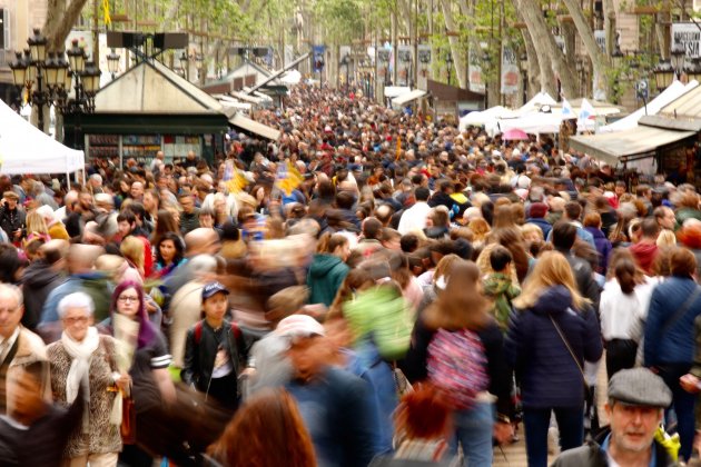 Ambiente gentío Ramblas BCN Santo Jordi 2019 Sergi Alcàzar