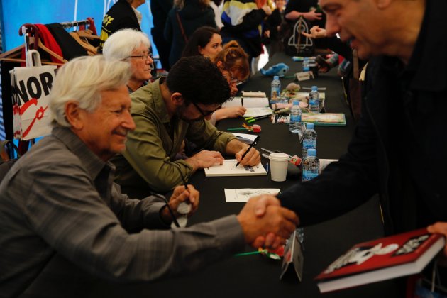 Sant Jordi Passeig Sant Joan Signant Cómics|Cómicos