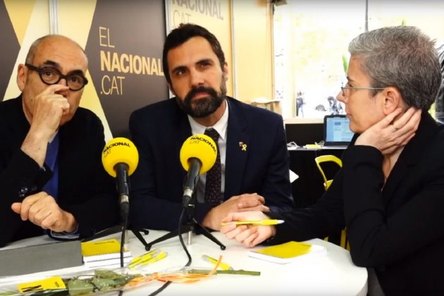 Roger Torrent a la parada d'ELNacional.cat Sant Jordi Roger Torrent a la parada d'ELNacional.cat Sant Jordi