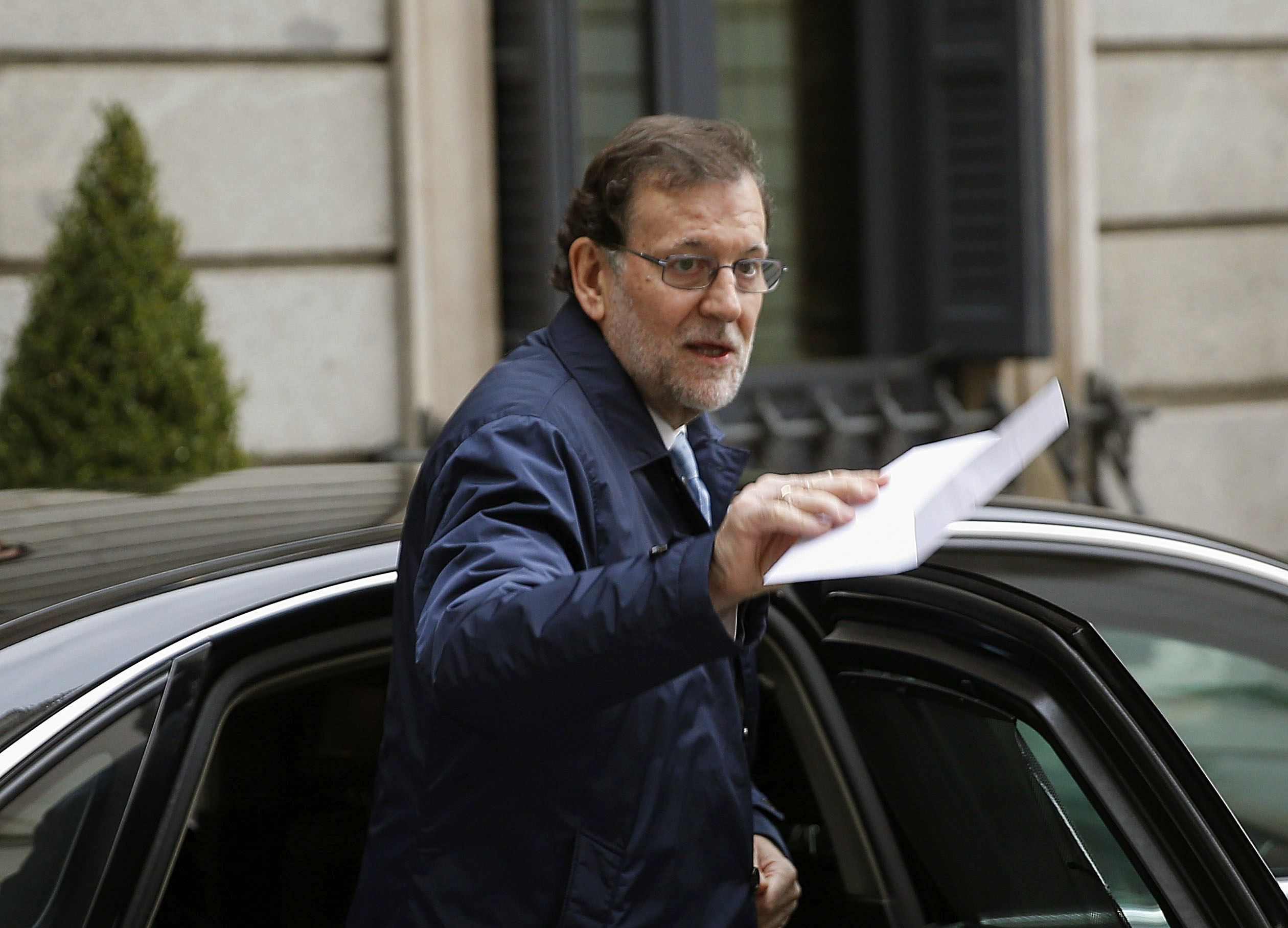 Rajoy pide al PP evitar "ruido" sobre las críticas de Aznar a la Operación Diálogo