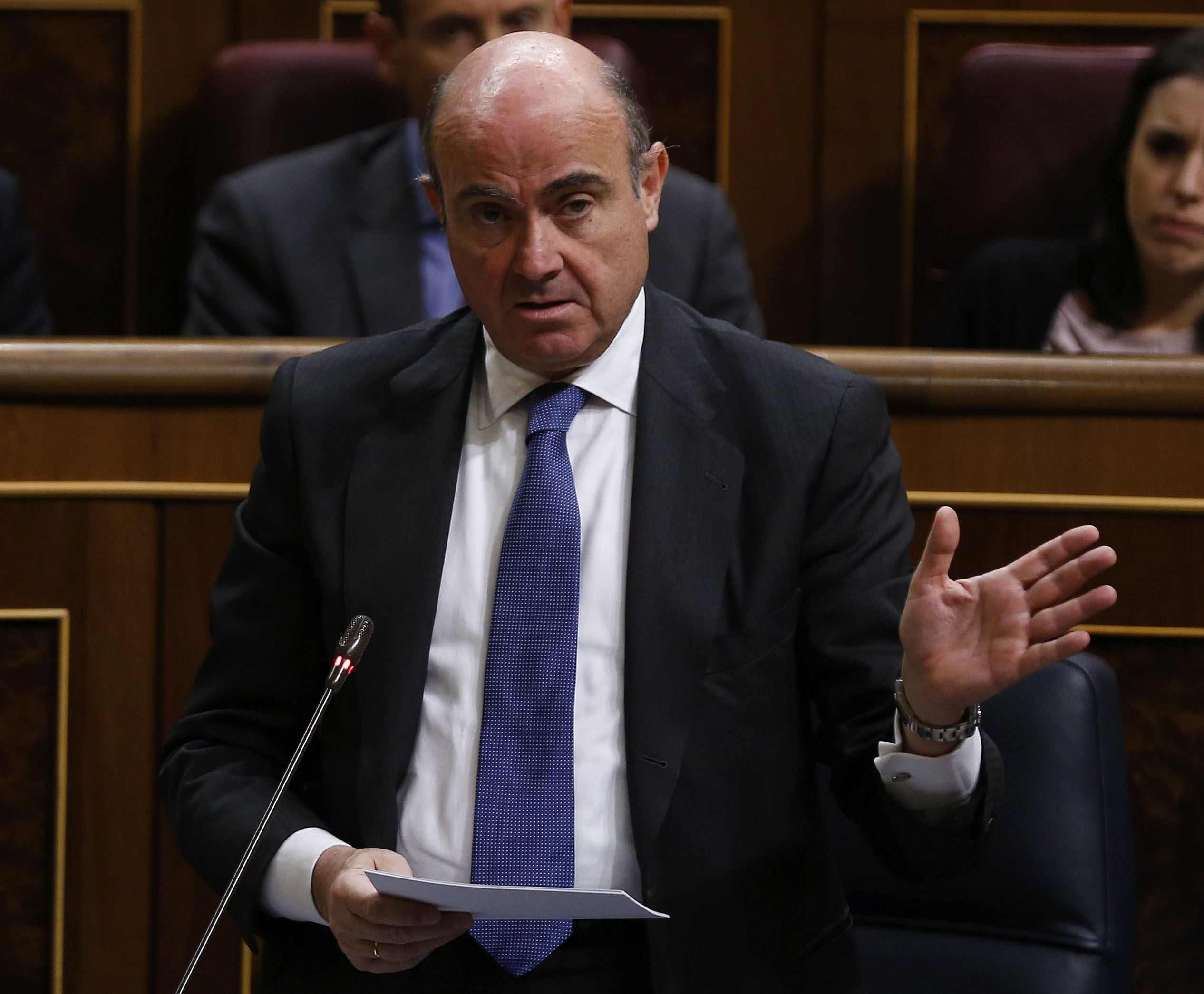 De Guindos recorda al Govern que "encara té temps" per evitar la intervenció dels comptes