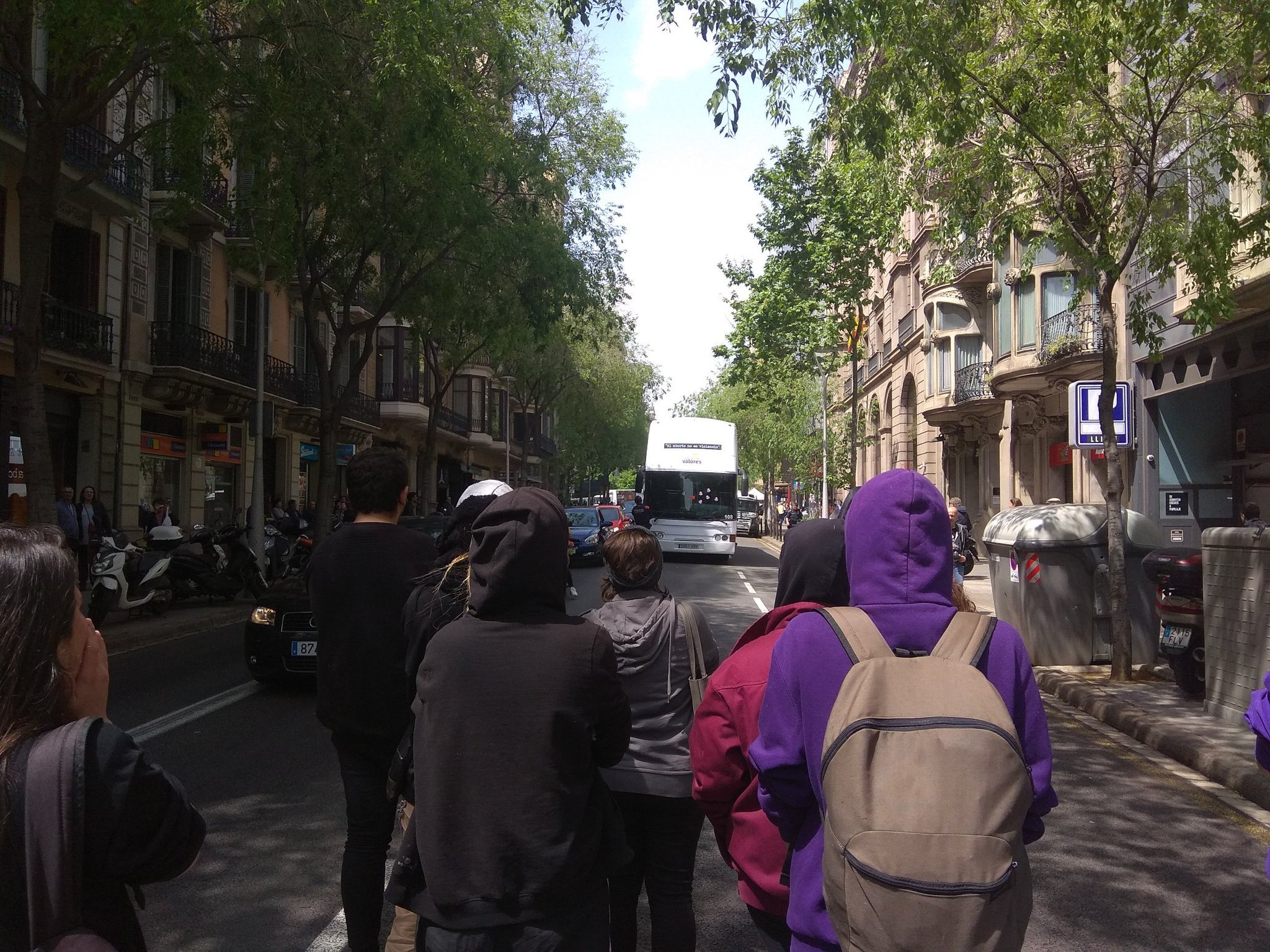 Hazte Oír denuncia militants de la CUP per aturar el seu autobús a Barcelona