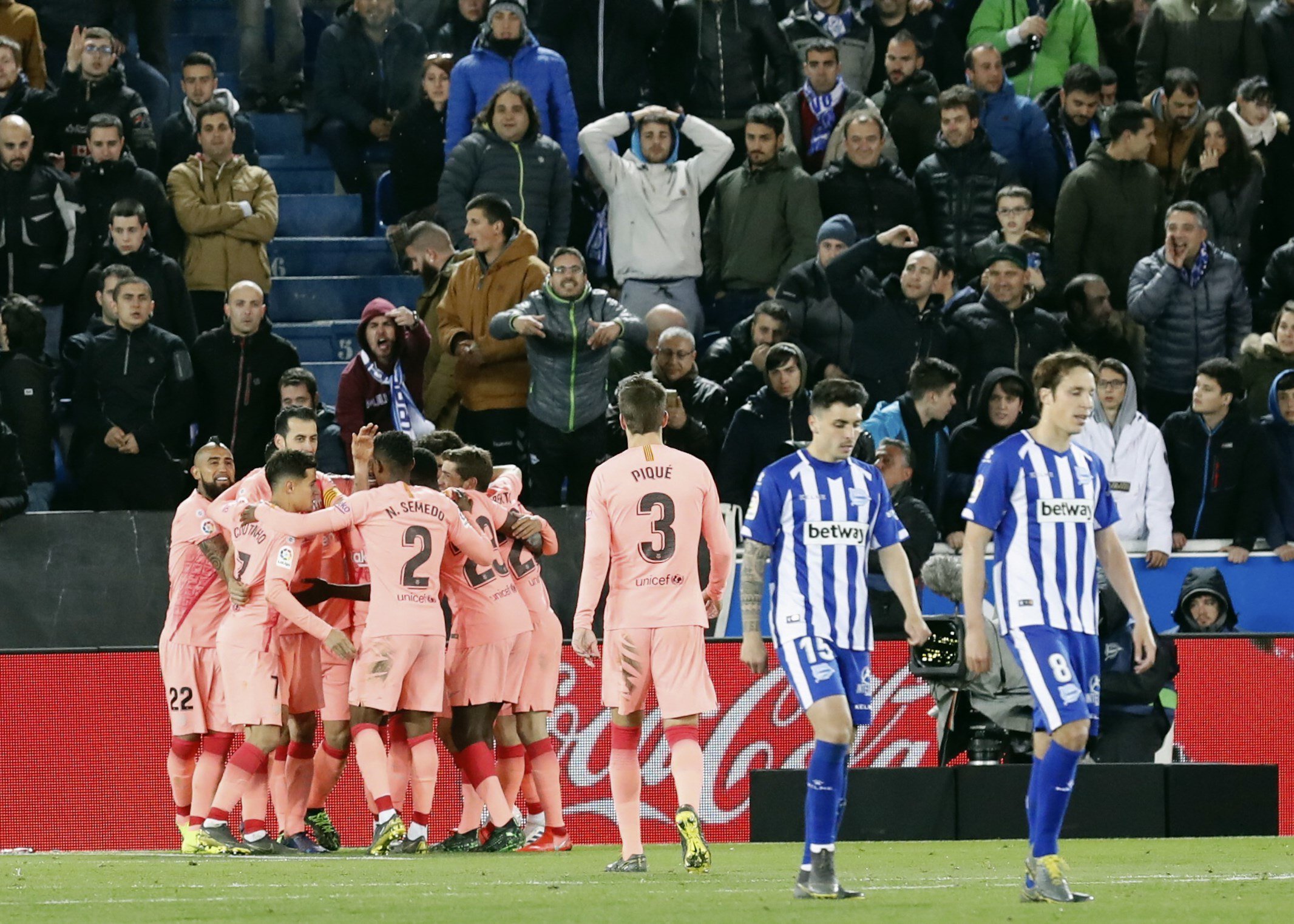 El Barça acarona la Lliga com a regal de Sant Jordi (0-2)