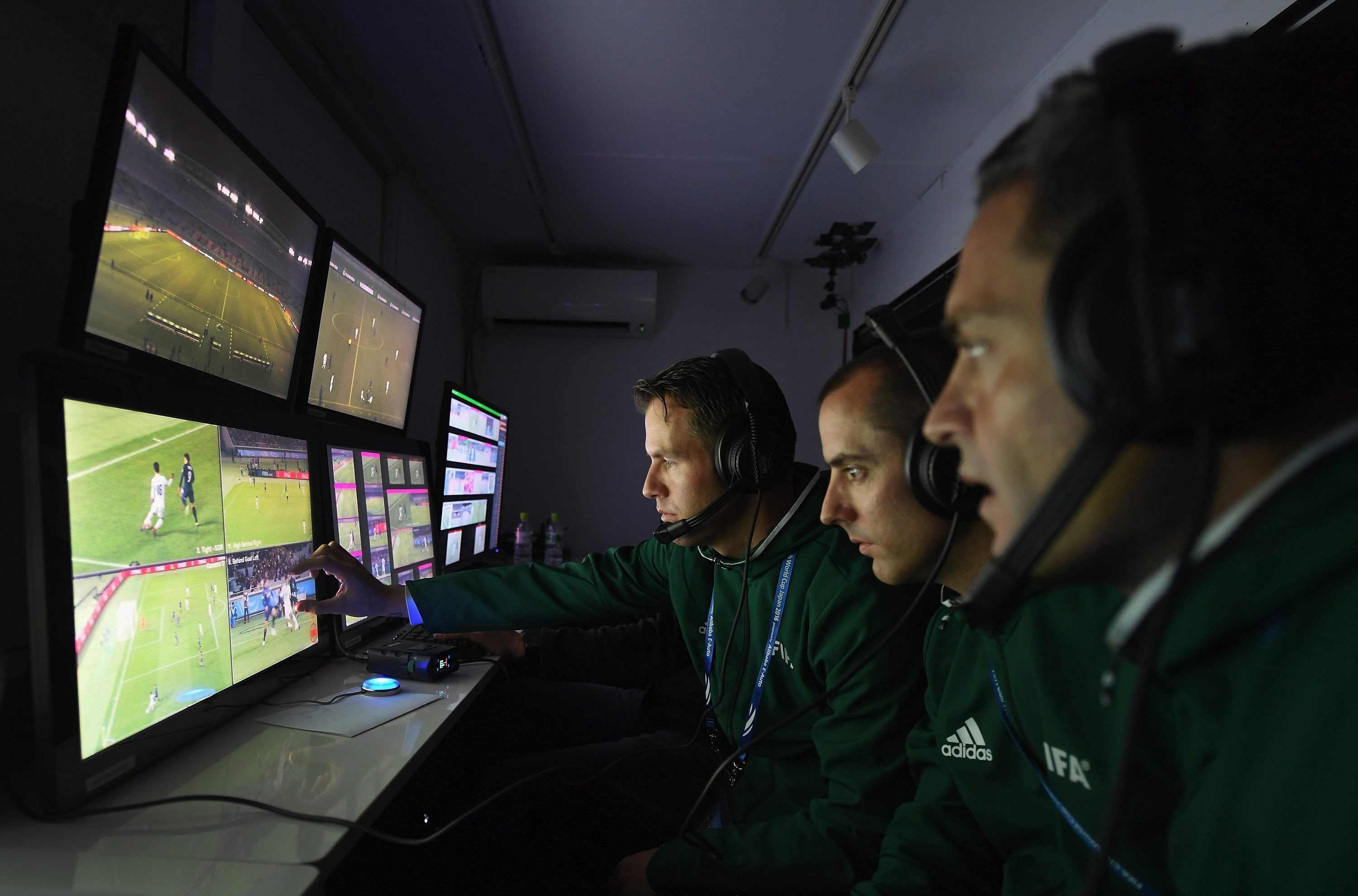 El vídeoarbitraje se equivoca en la primera gran decisión en el Mundial de Clubes