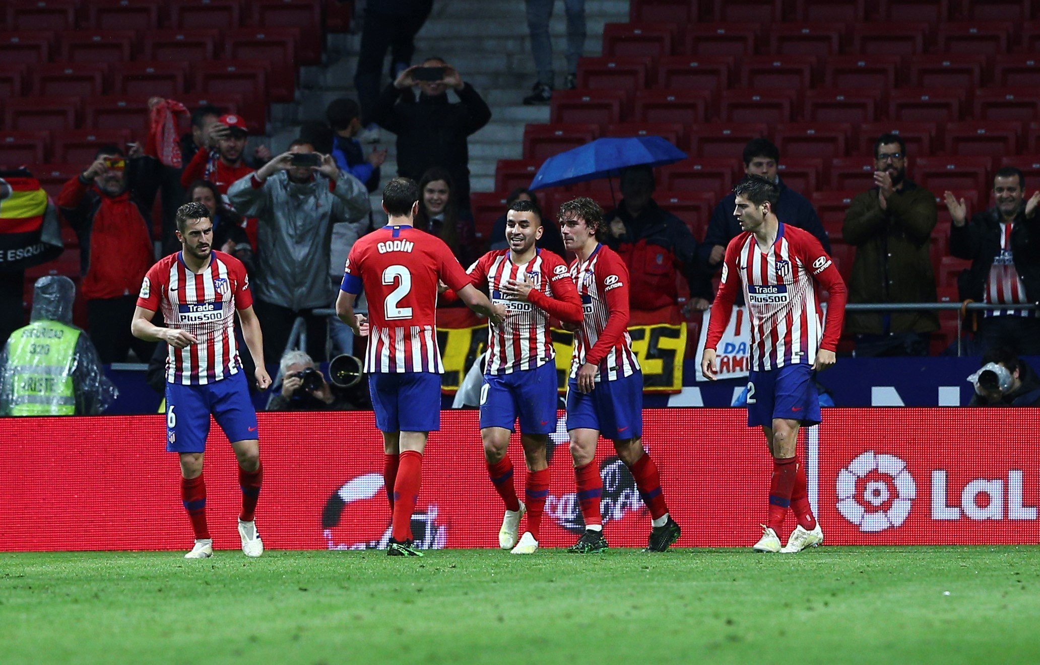 L'Atlètic no es rendeix i el Barça no serà campió per passiva