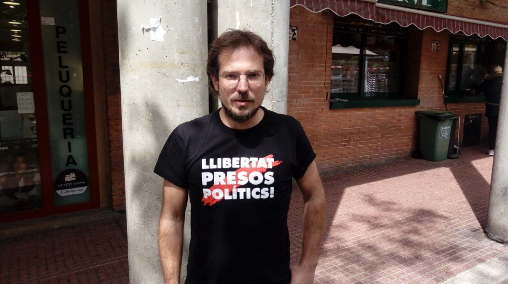 El Suprem expulsa un exregidor de la CUP per portar una samarreta dels presos polítics