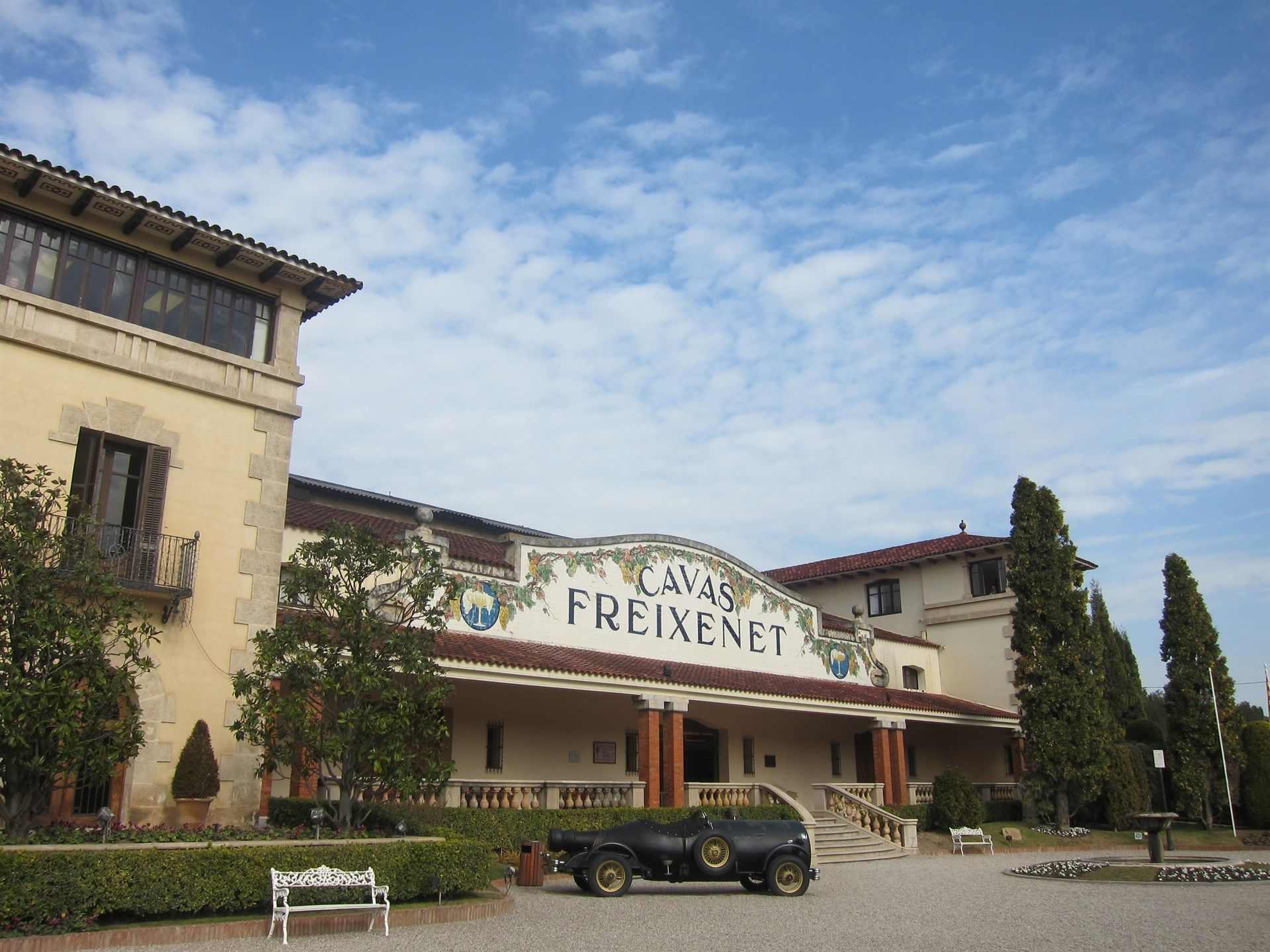 La familia Ferrer comprará seis bodegas al grupo Freixenet por 15 millones