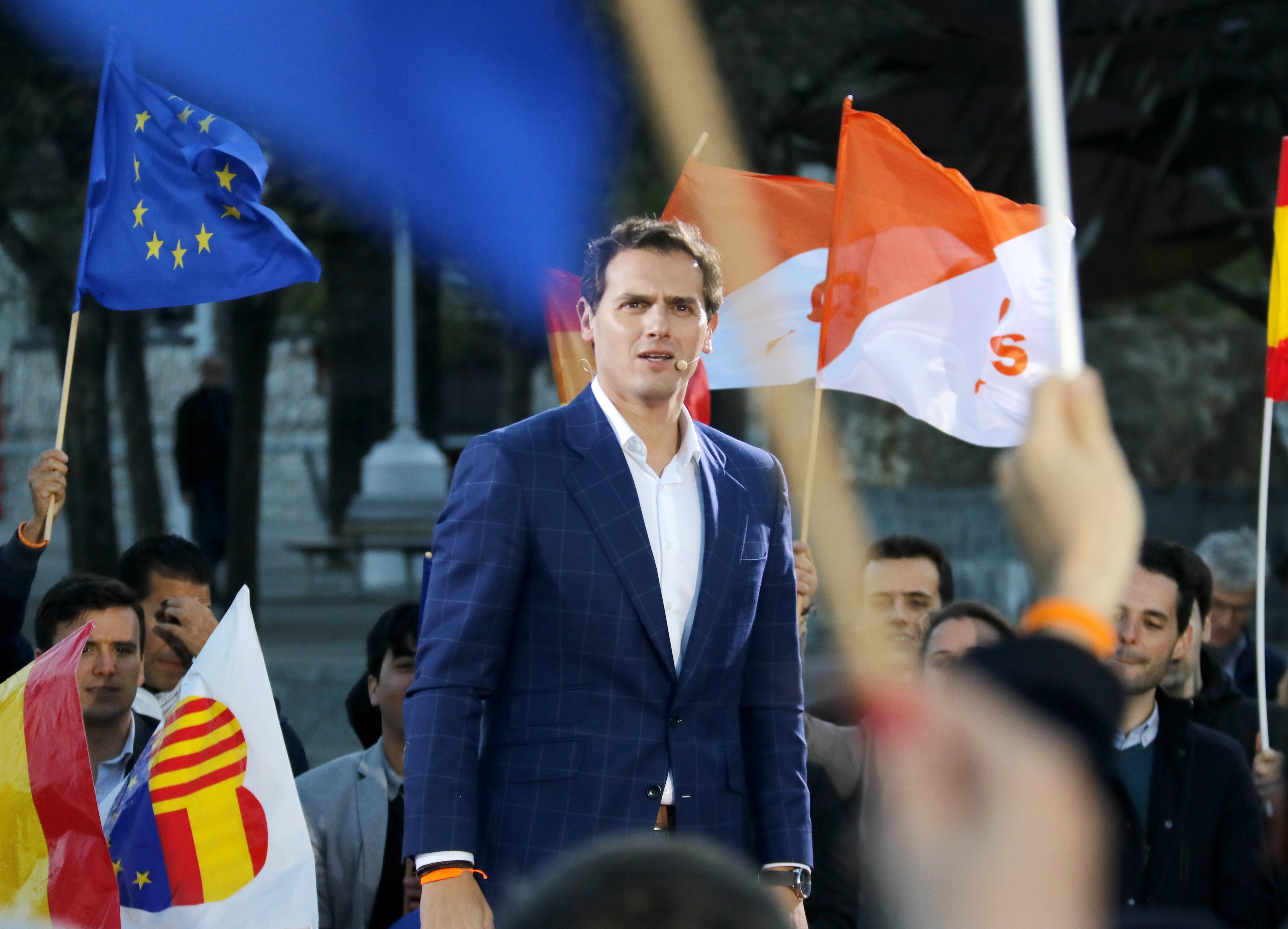 Rivera: "Quien da un golpe de Estado no puede representar España en Europa"