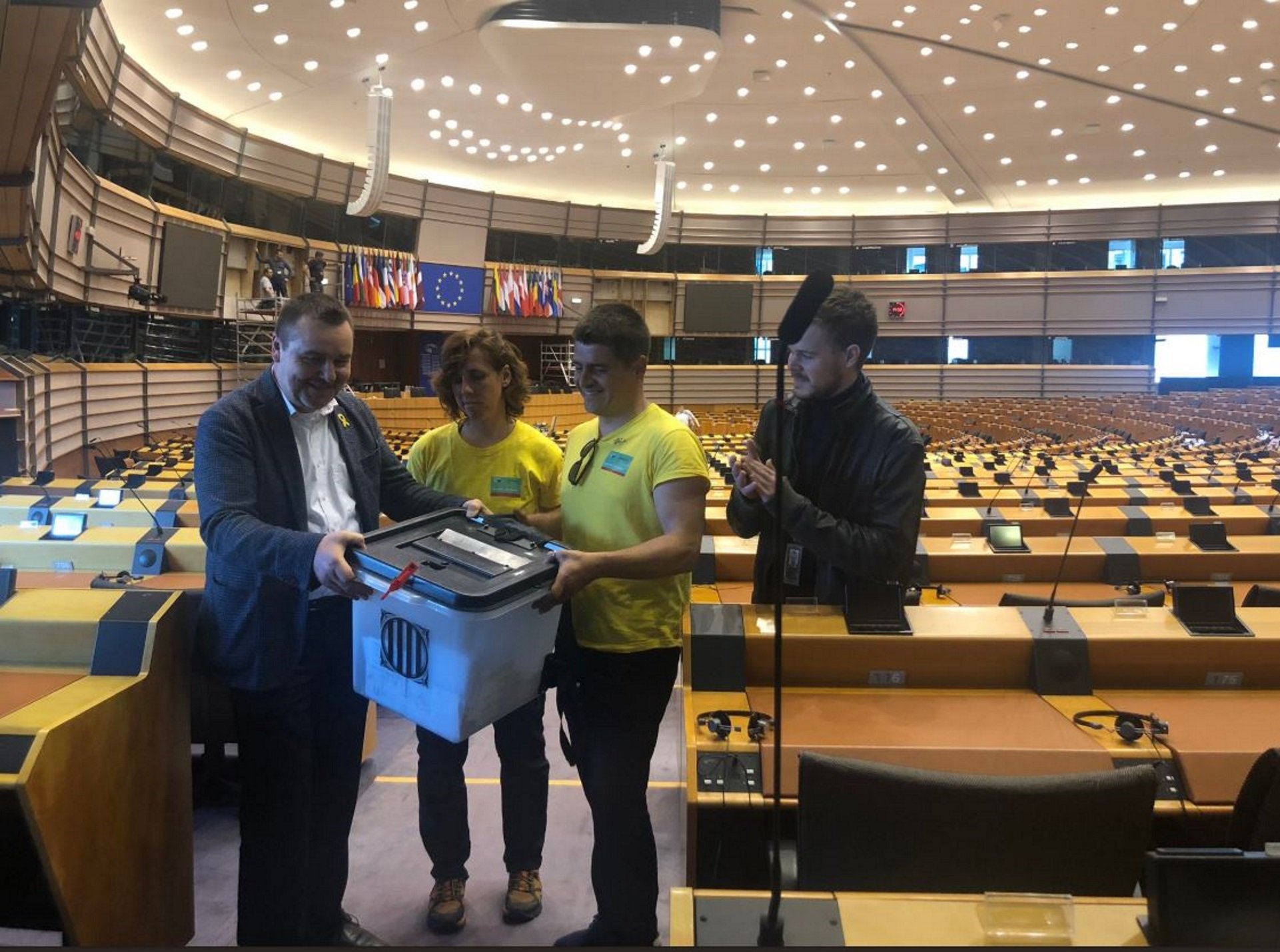 L'urna de l'1-O arriba al Parlament europeu