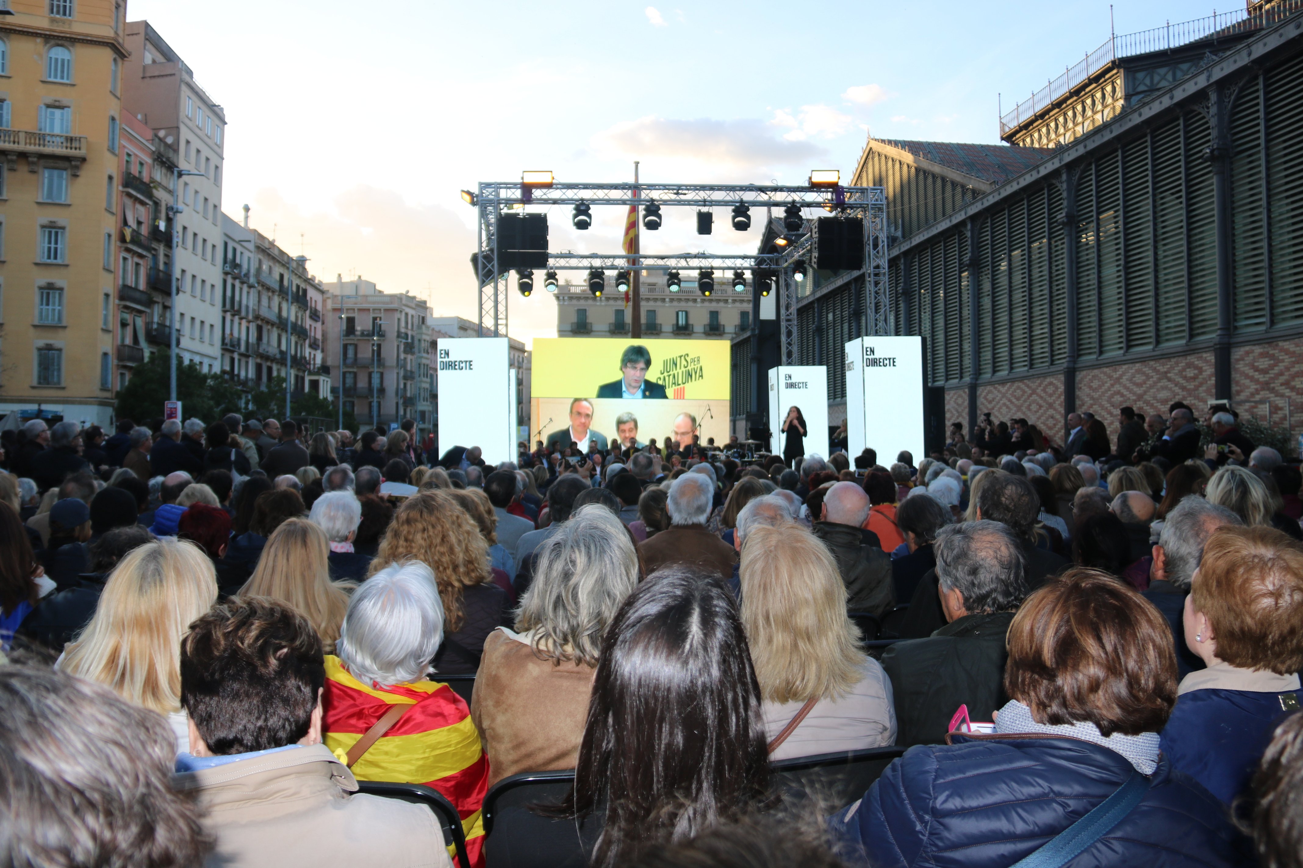 JxCat inunda el Born de épica y fía la remontada al efecto Puigdemont