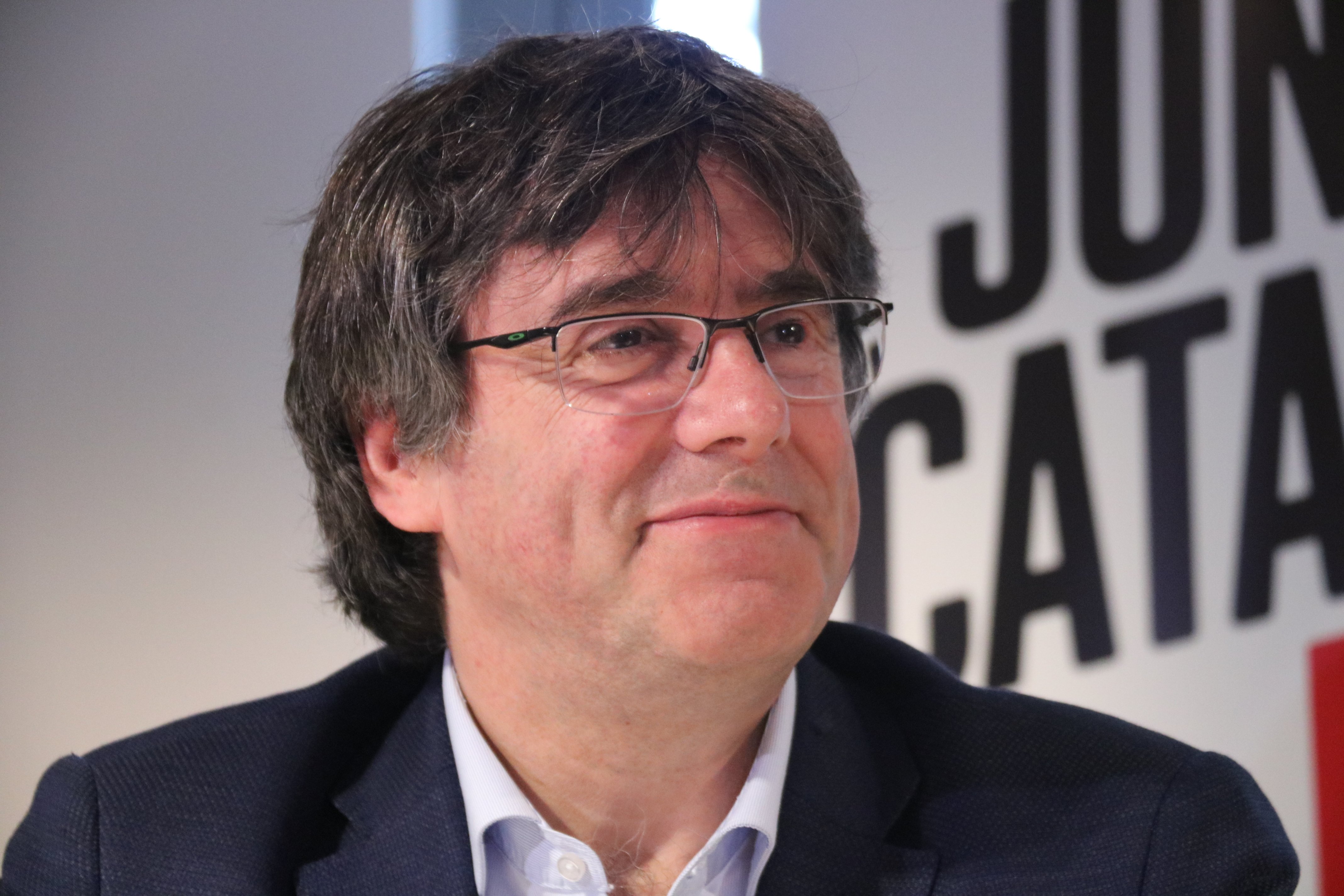 Recollida de firmes perquè el Suprem anul·li el veto de la JEC a Puigdemont