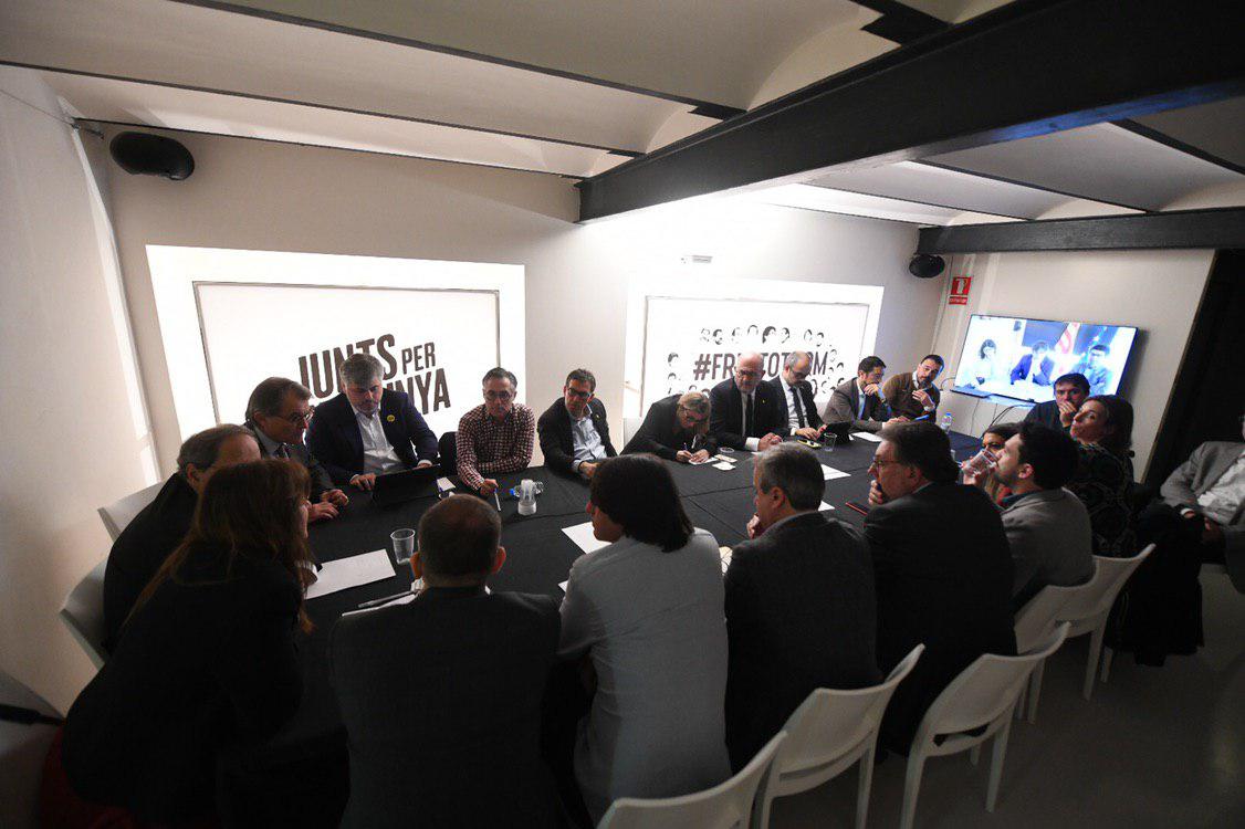 JxCat s'arremanga per corregir disfuncions i remuntar el 26-M