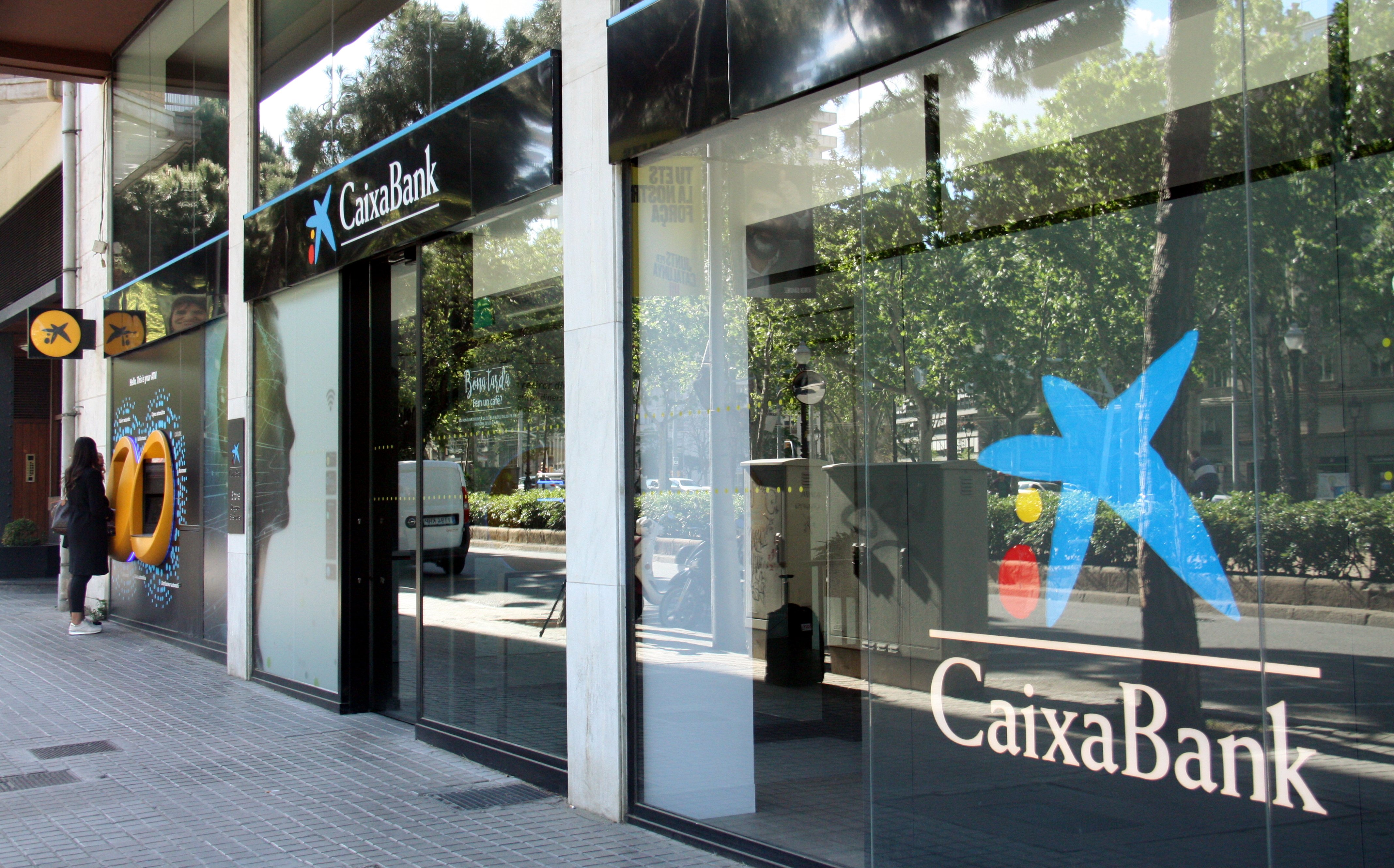 Caixabank guanya 533 milions d'euros fins al març