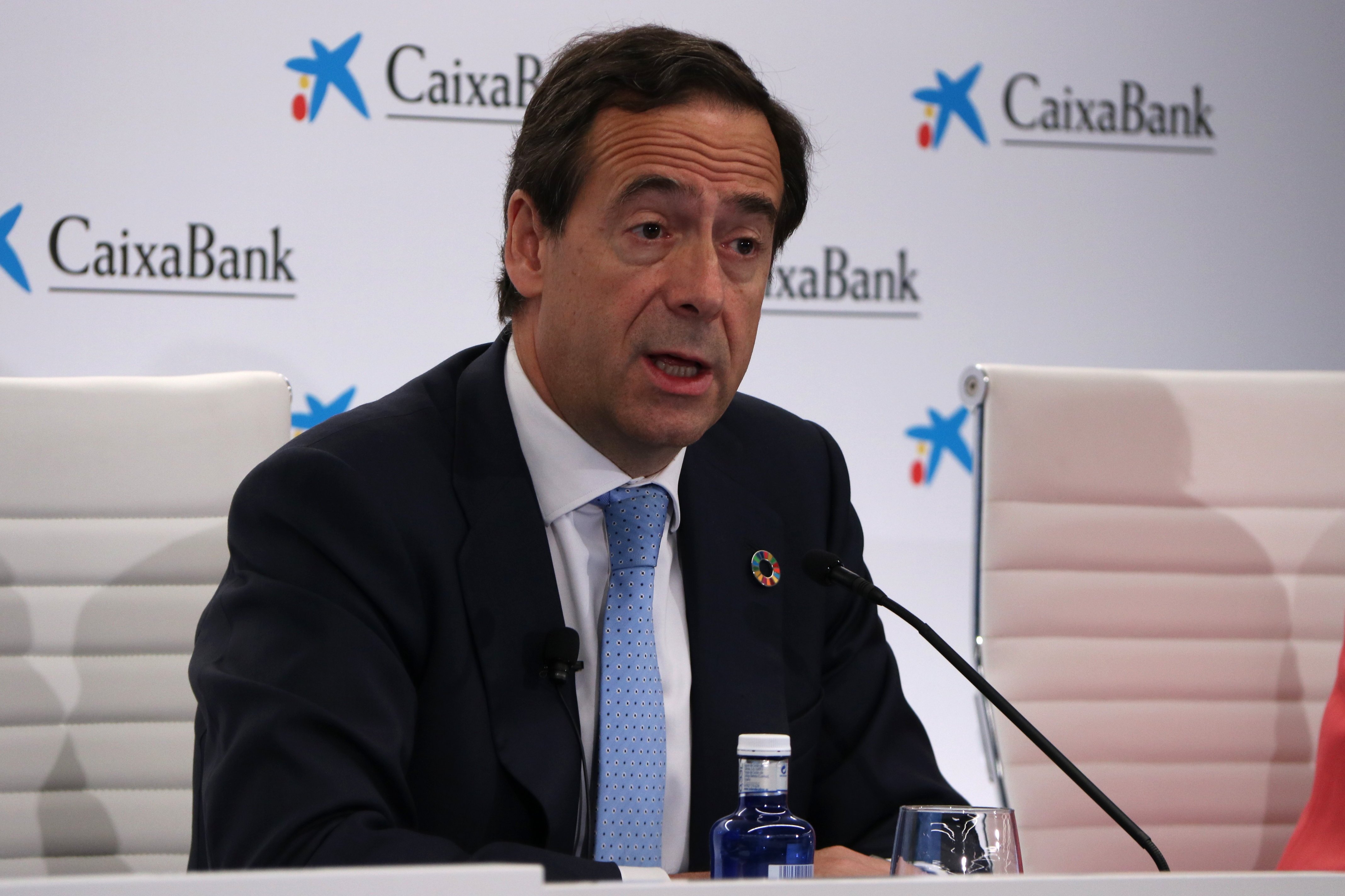 Caixabank i Sabadell demanen ajudes a les empreses per sortir de la crisi