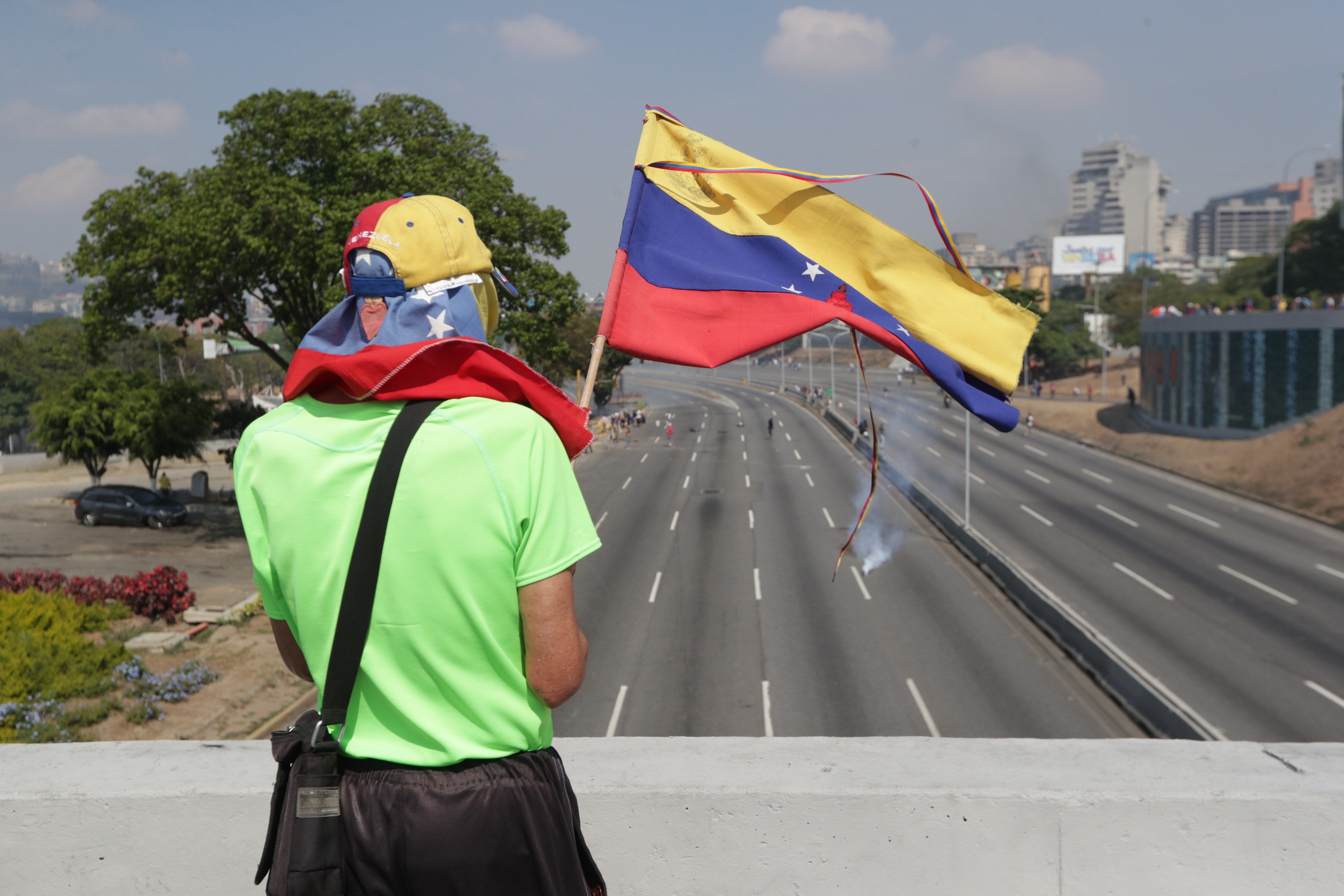 El ministro de Defensa venezolano, dispuesto a "utilizar las armas"