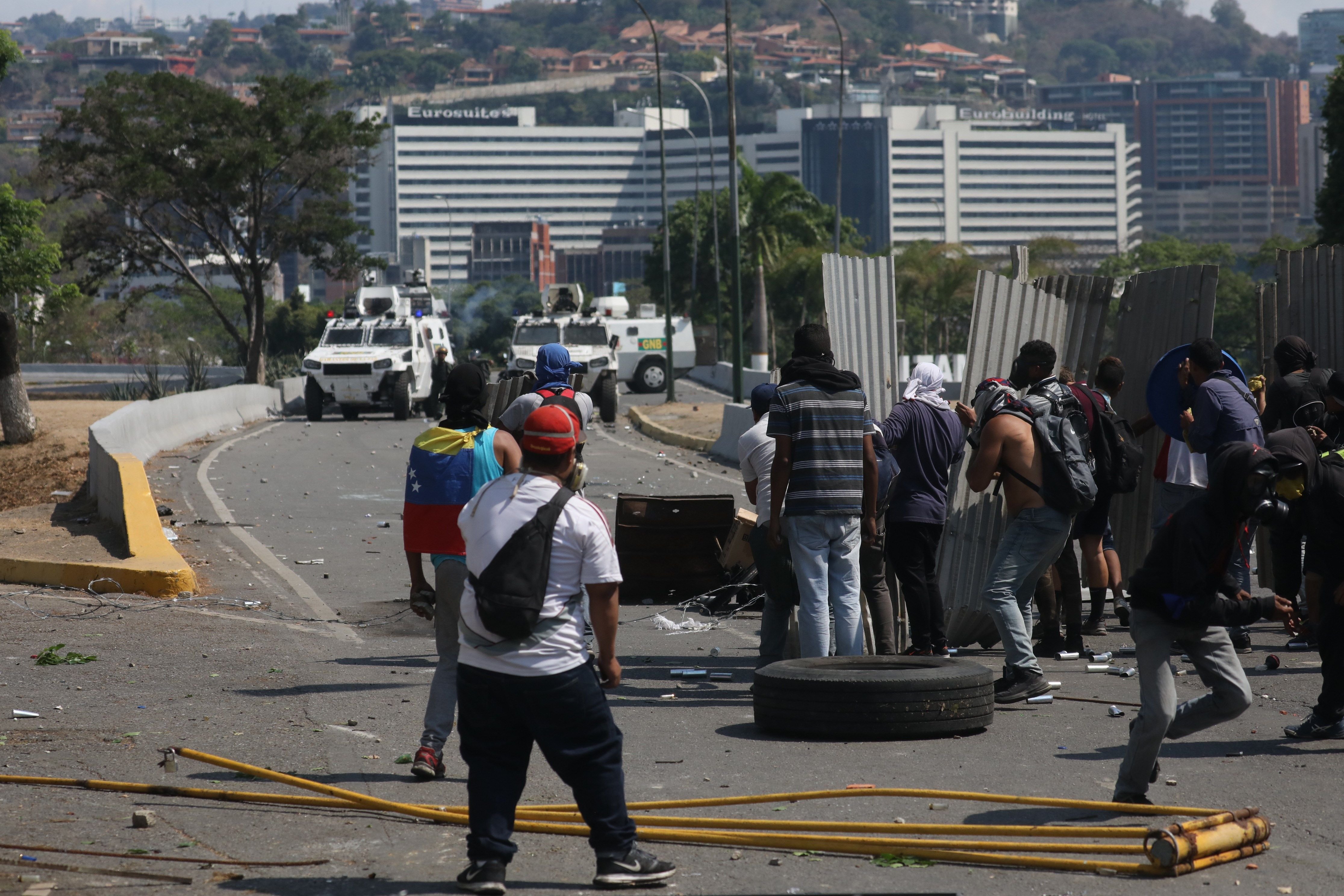 Graves enfrentamientos en las calles de Caracas después del llamamiento de Guaidó