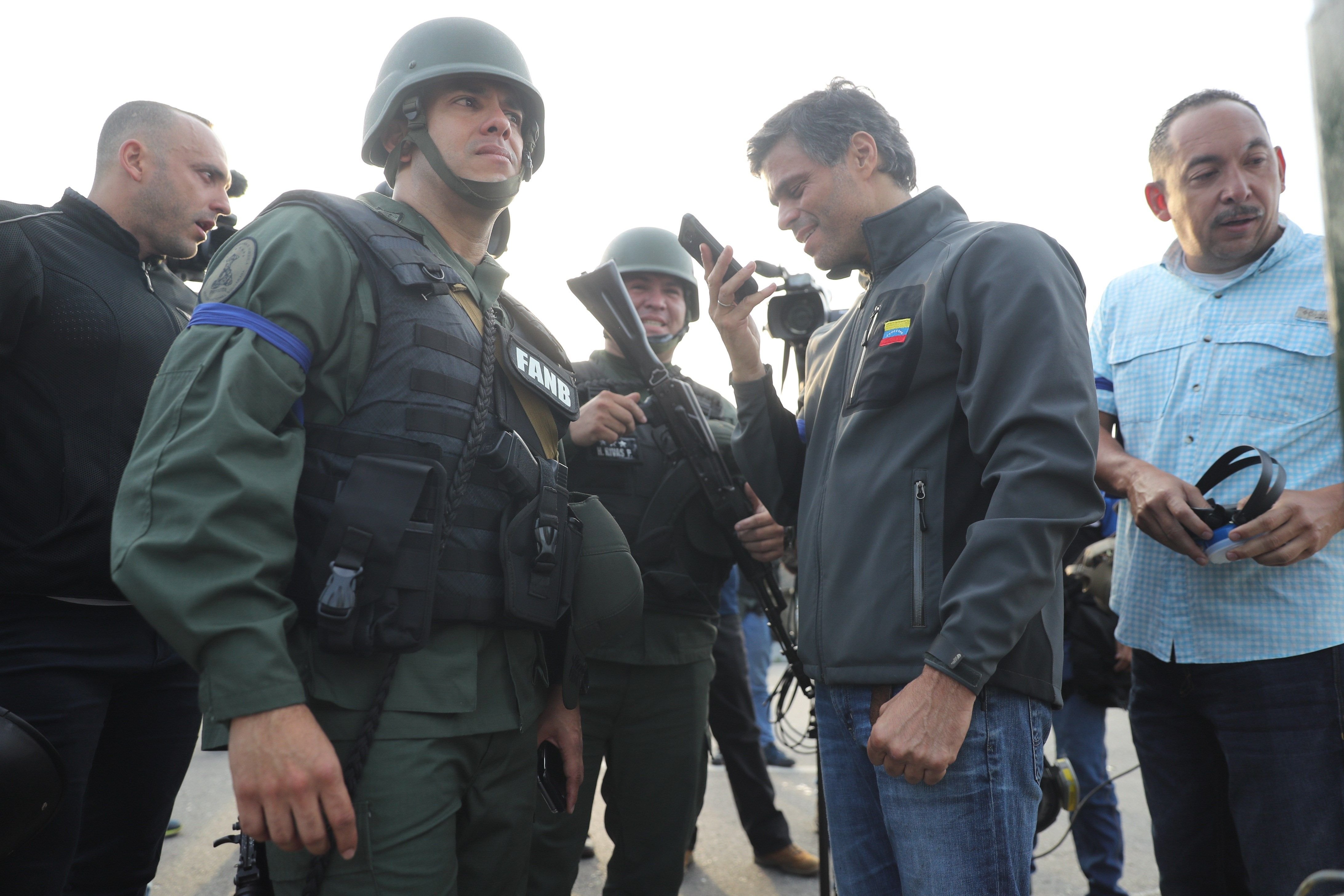 Leopoldo López y su familia se refugian en la embajada de Chile en Caracas