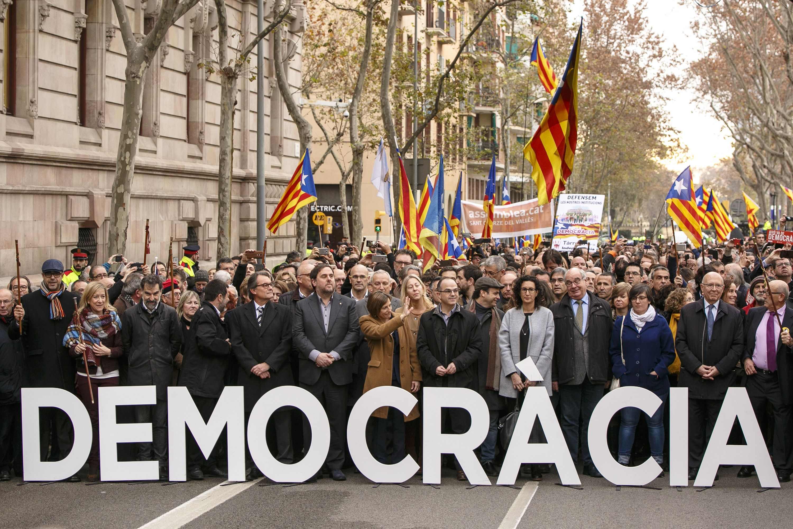 Catalunya, abocada al referéndum
