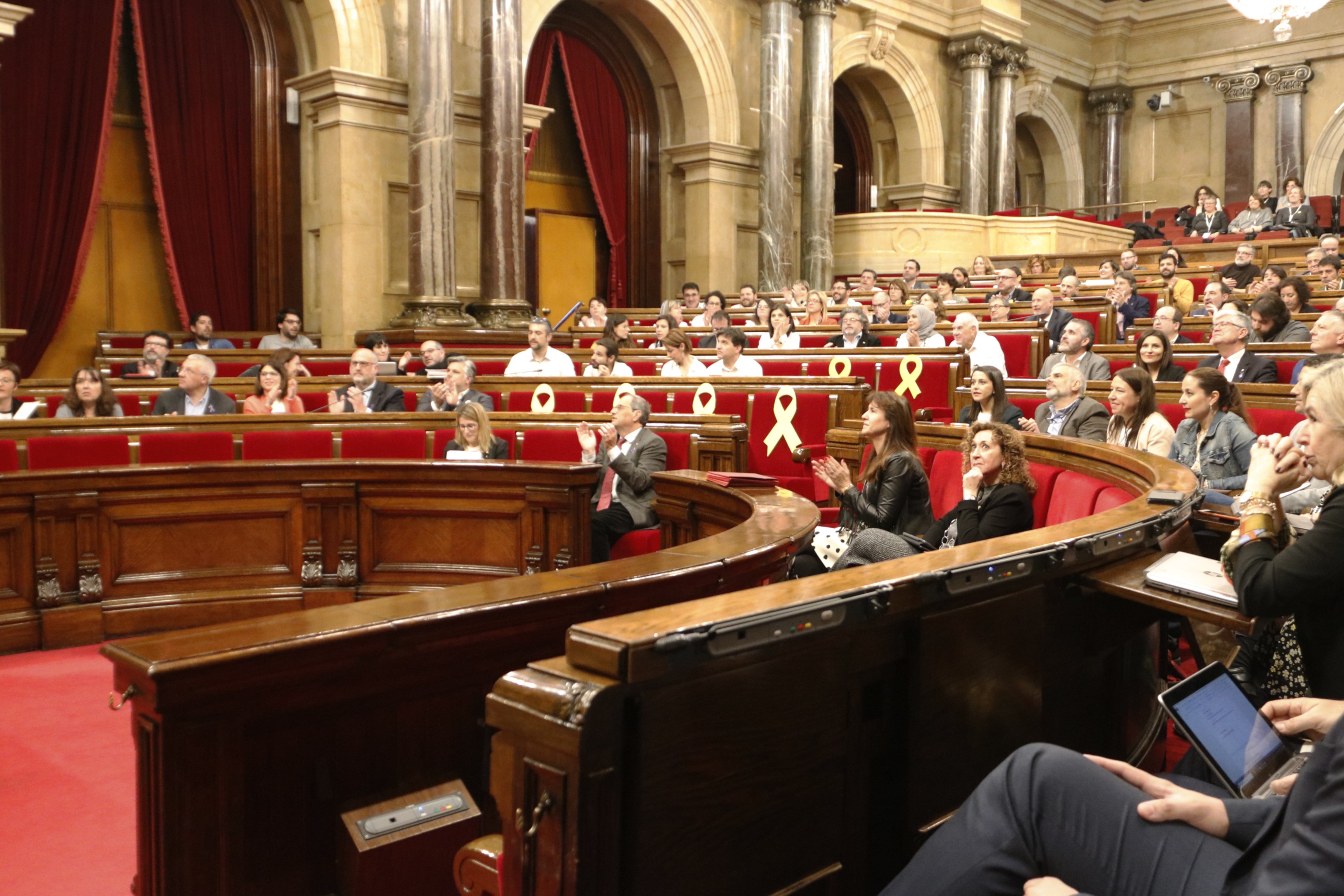 El Parlament reclama al TC que aixequi la suspensió de la comissió sobre la monarquia