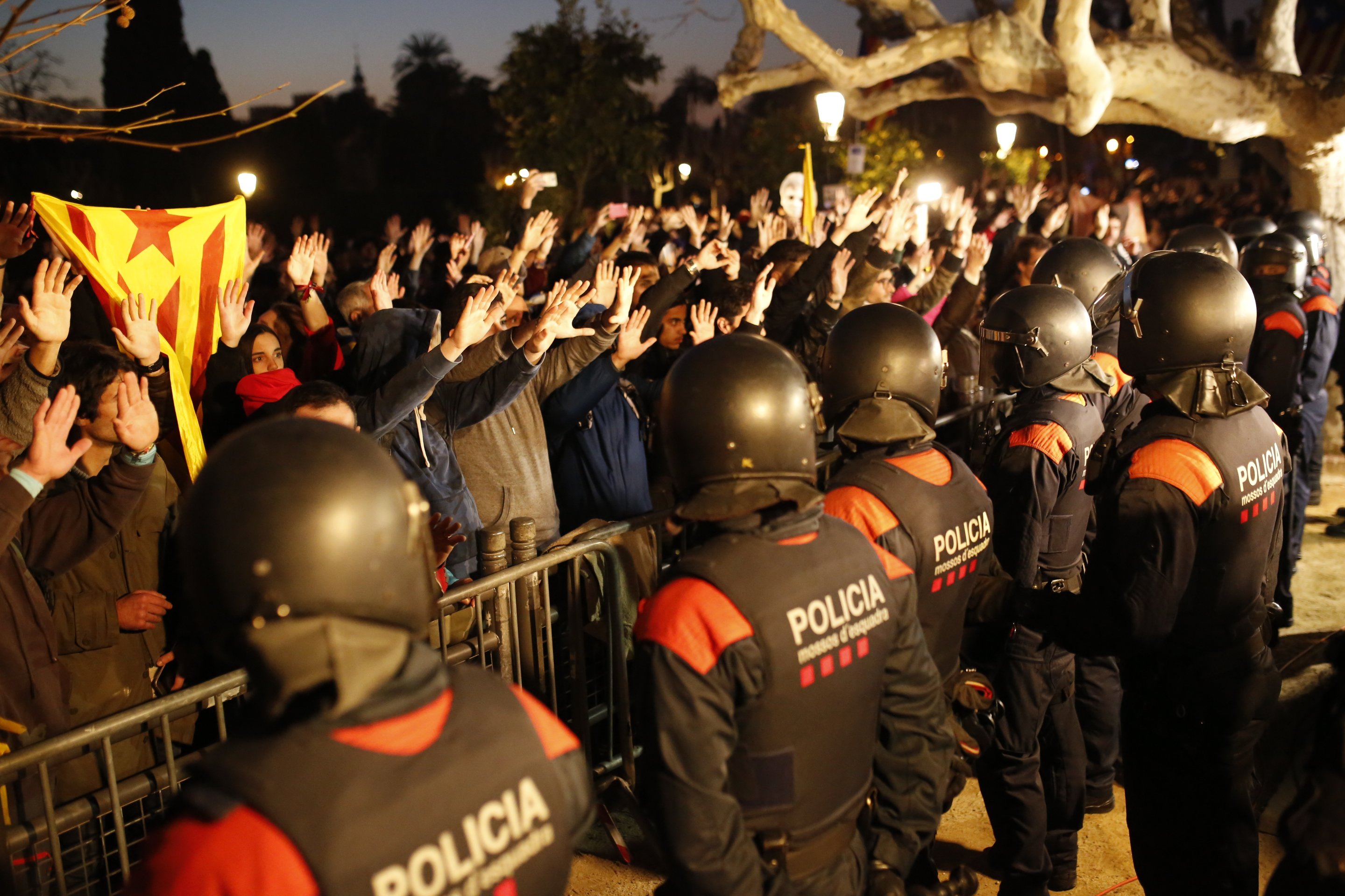 Set acusats d'una protesta per Puigdemont insten el Govern a retirar l'acusació