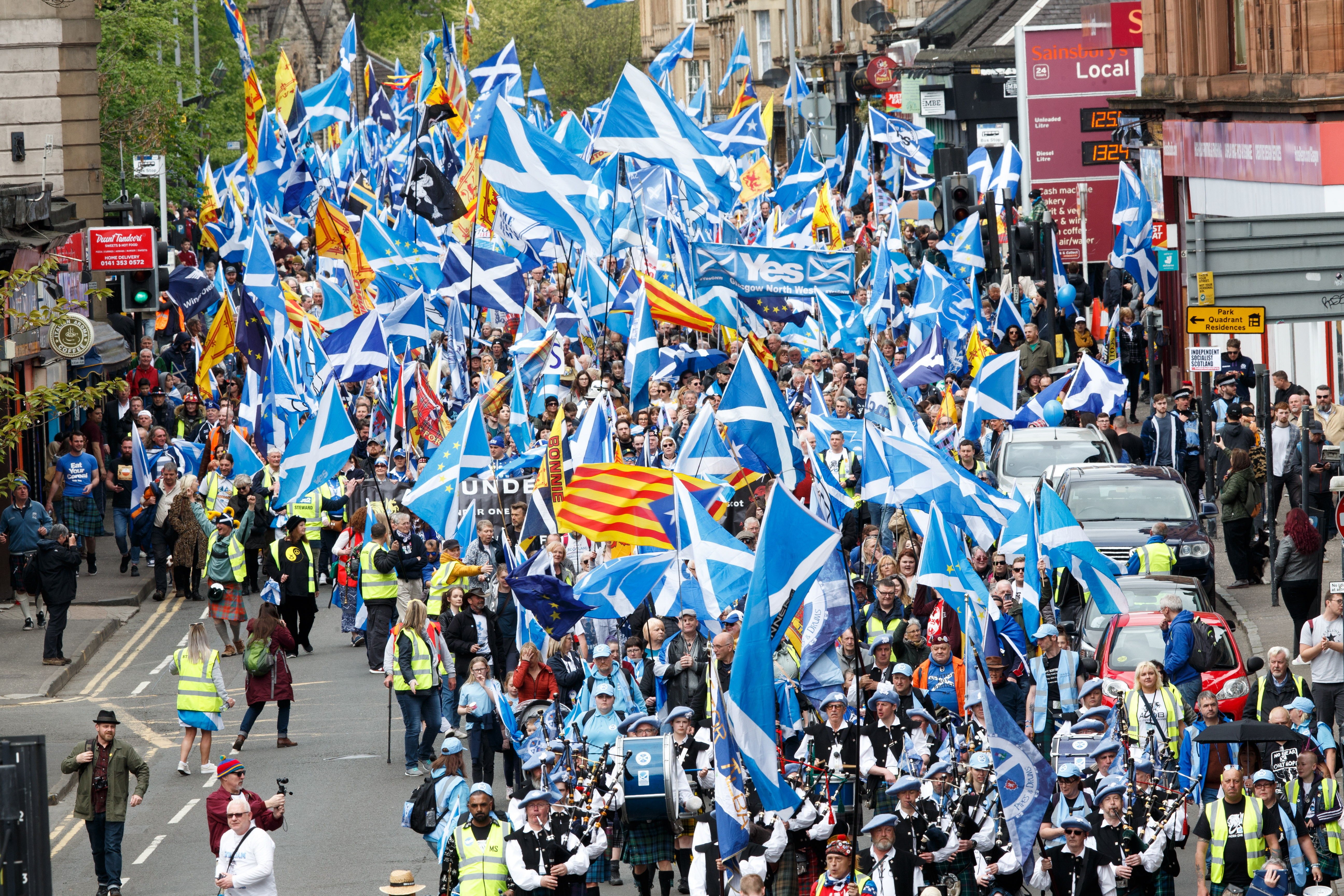 Miles de personas piden en Escocia un nuevo referéndum sobre la independencia