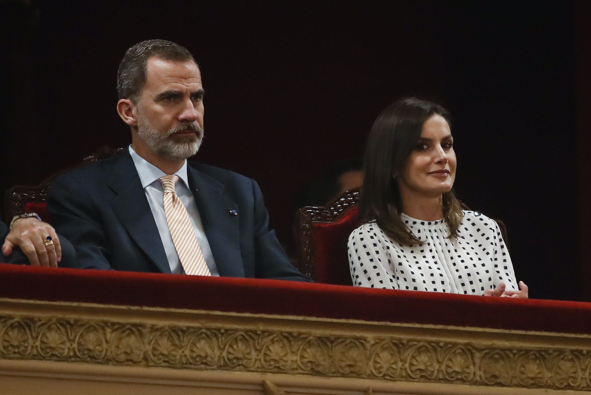 Los independentistas plantan a la Reina en el Congreso