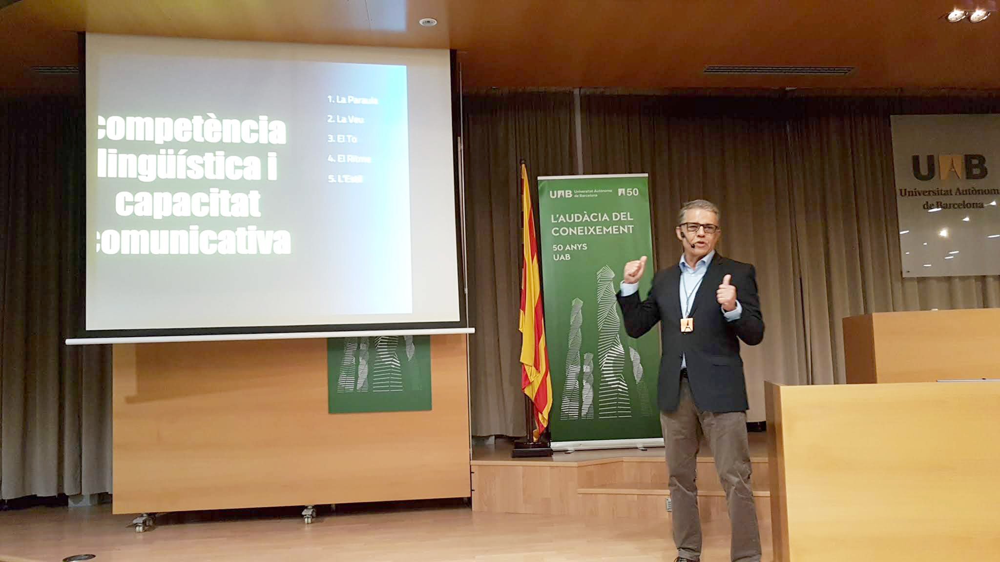 Puyal, doctor honoris causa de la UAB, decepcionado con el periodismo, la lengua, el país y el mundo