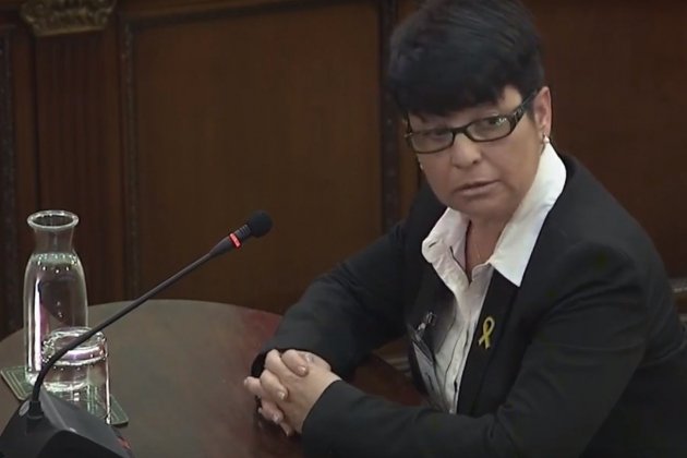 Marga Borràs votant 1 O