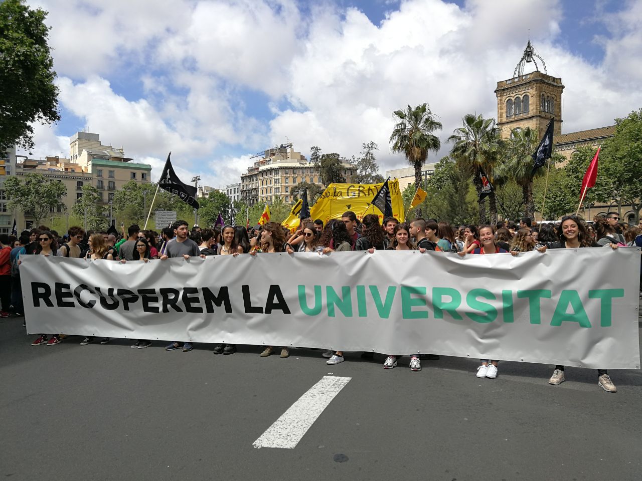 Los universitarios salen a la calle para pedir una rebaja de las tasas