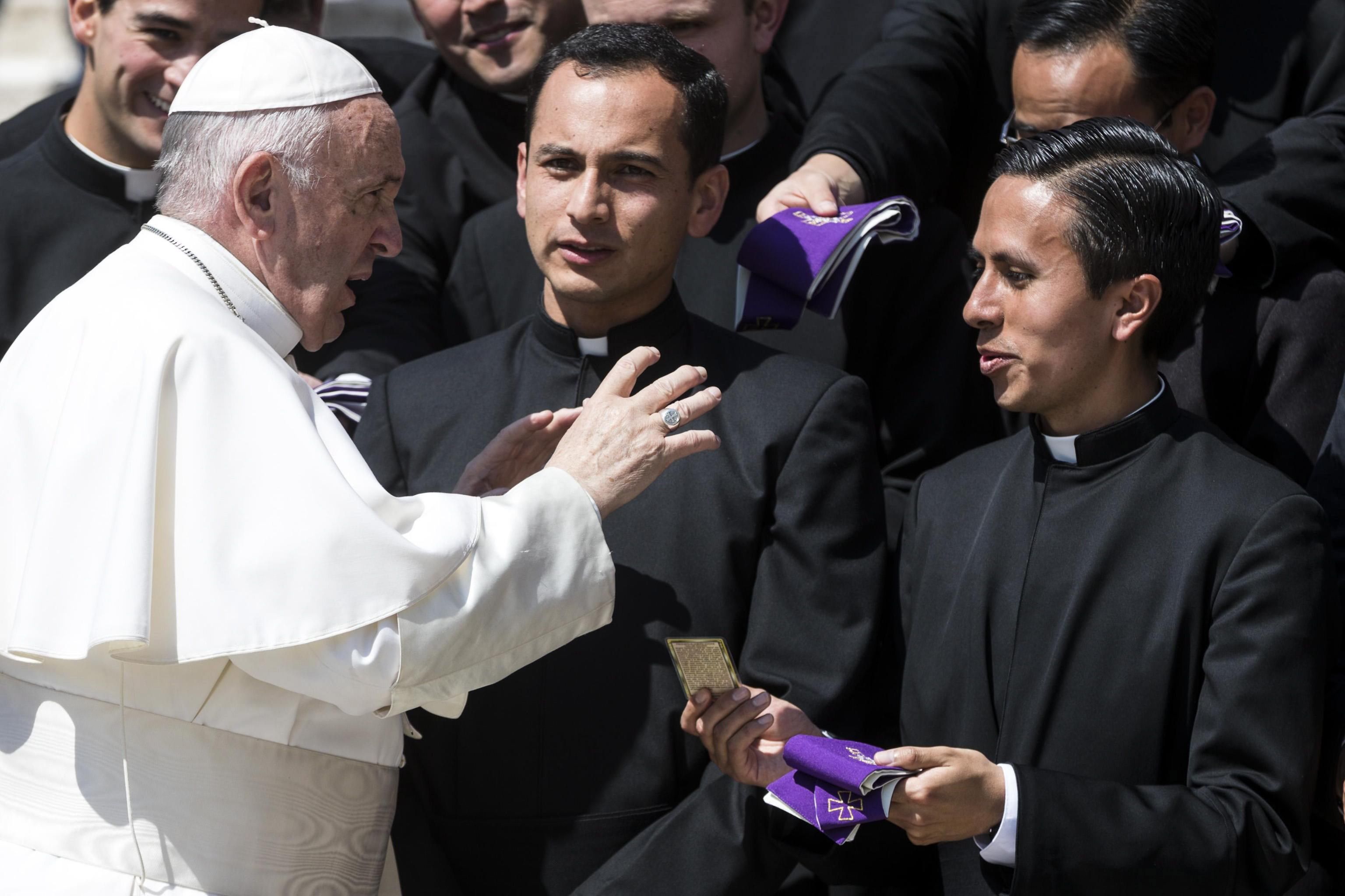 El Papa obliga a informar sobre los abusos en la Iglesia o de su encubrimiento