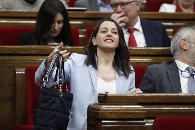 Arrimadas se marcha con la bolsa|bolso ultim día parlamento GTRES