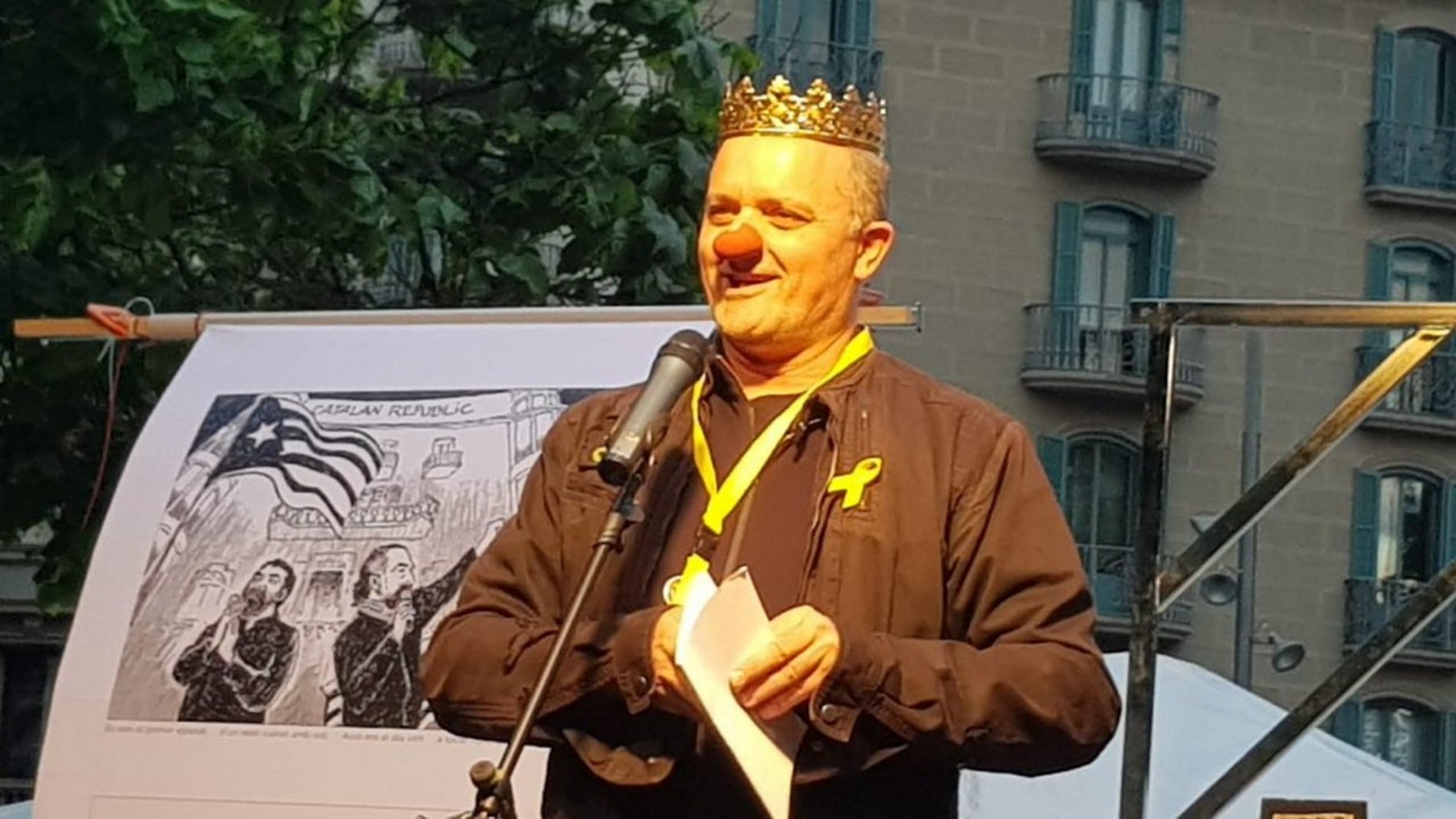 Toni Albà parodia los hechos de la conselleria d'Economia en un acto multitudinario