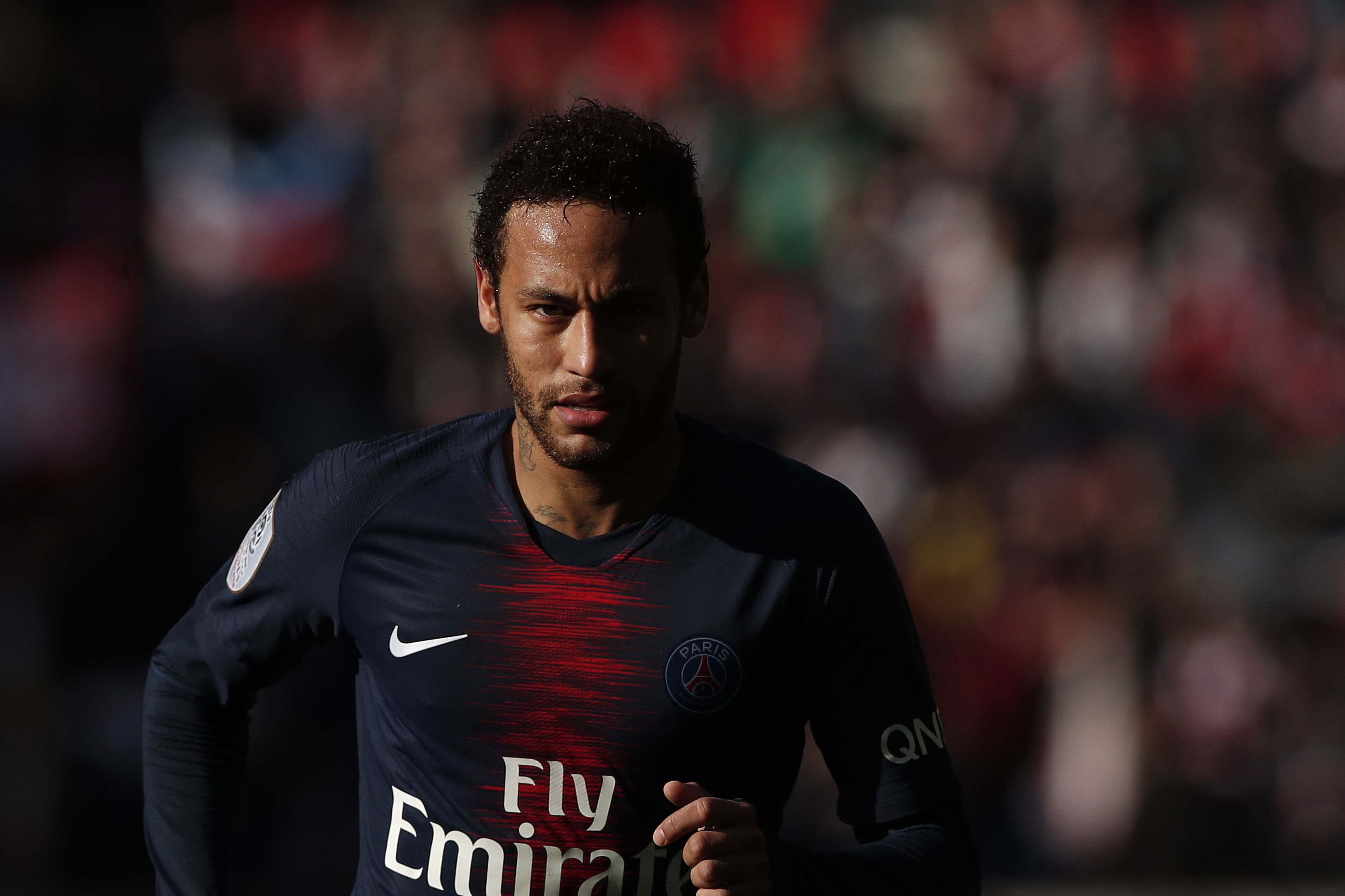 Neymar, sancionat amb tres partits de suspensió per agredir un aficionat