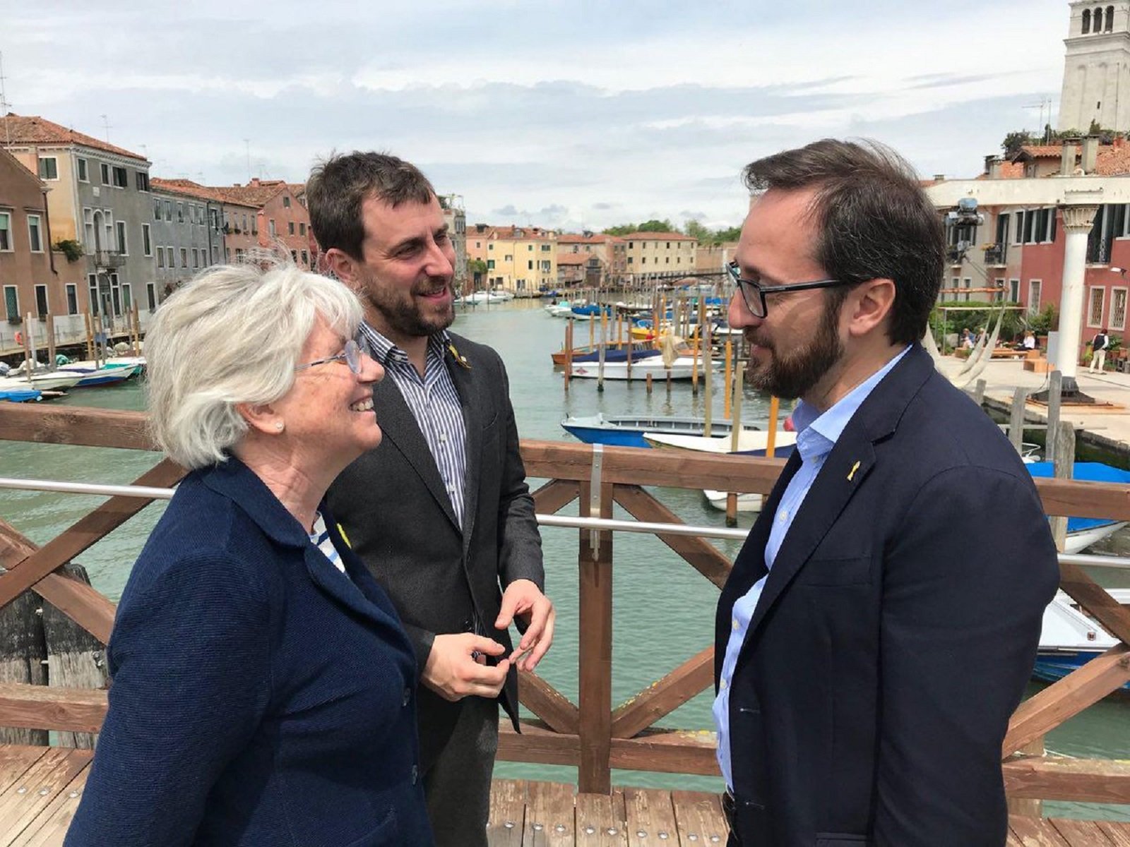 Catalan exiles Toni Comín and Clara Ponsatí appear at Venice Biennale