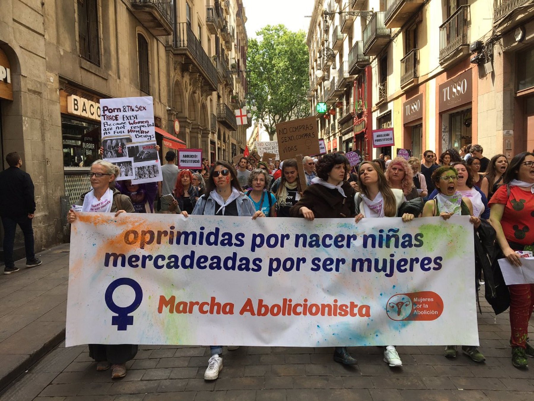 Manifestaciones a favor y en contra de la prostitución en Barcelona