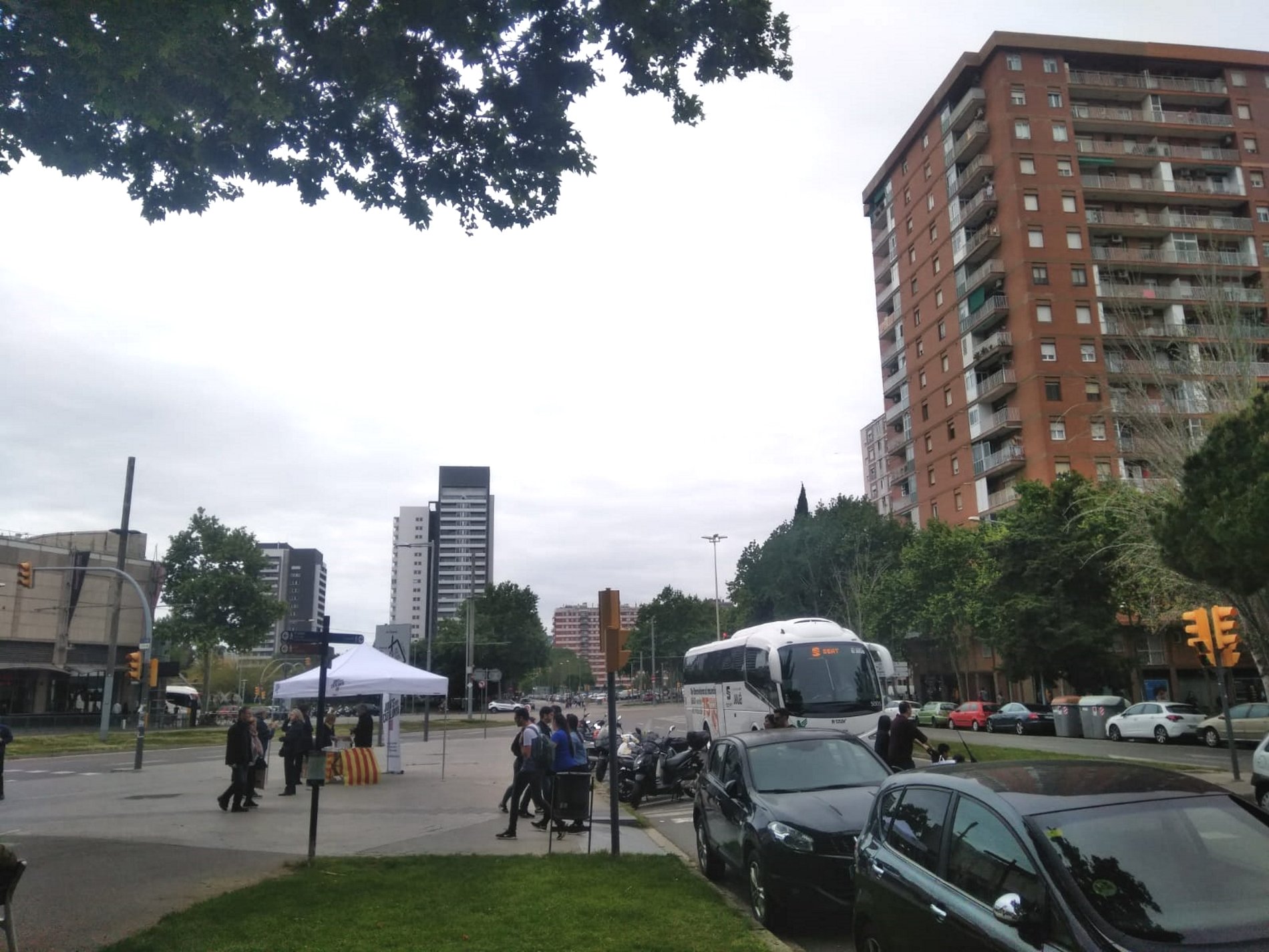 Dos miembros de JxCat heridos en un ataque con balines en Barcelona