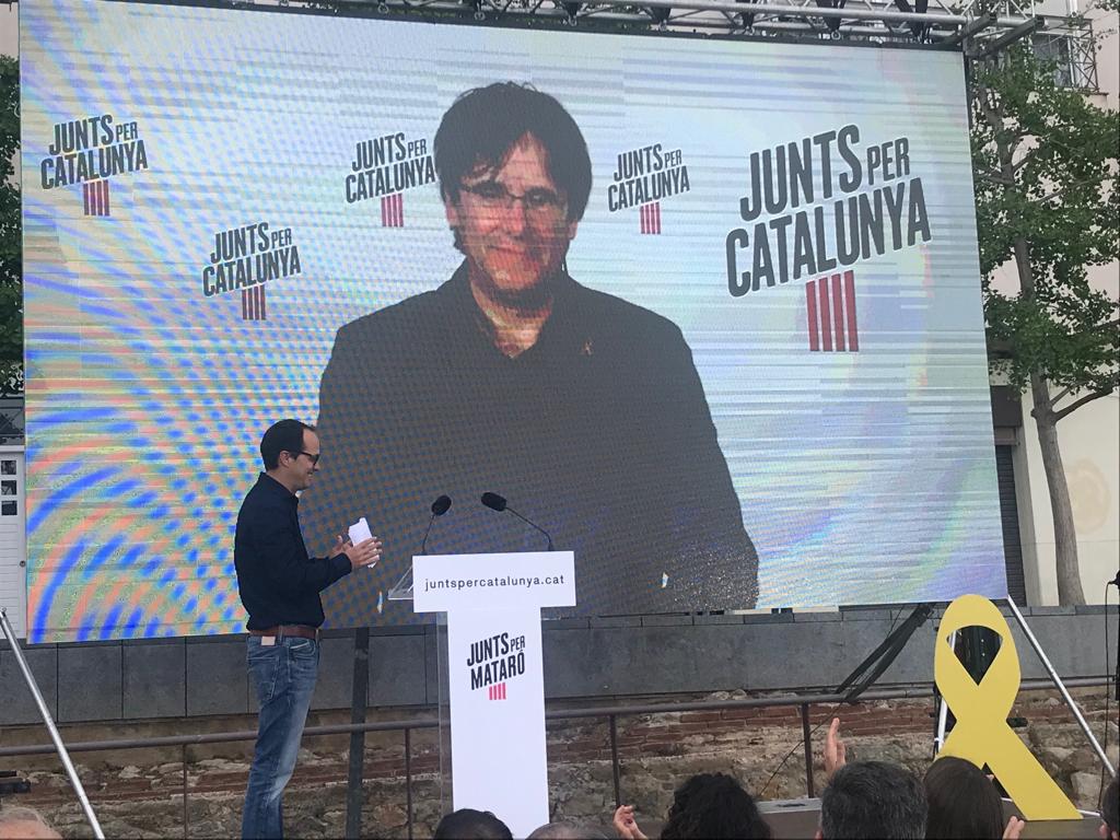 JxCat defensa que si el 28-A van entrar els presos, ara és torn dels exiliats