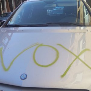 pintada vox cotxe erc @pauricoma pintada vox cotxe erc @pauricoma