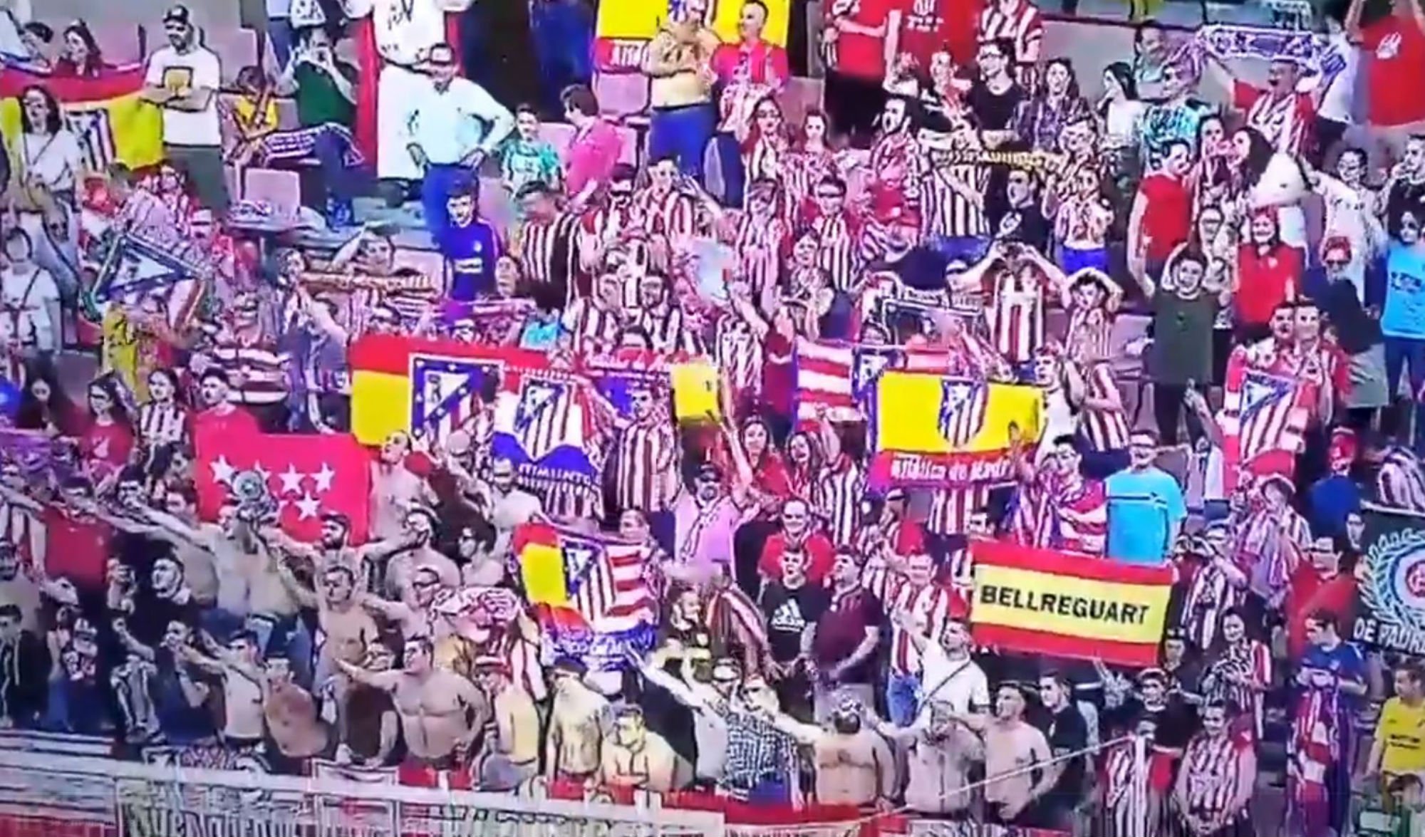 Seguidores del Atlético no se esconden: saludo fascista y cánticos contra Aitor Zabaleta