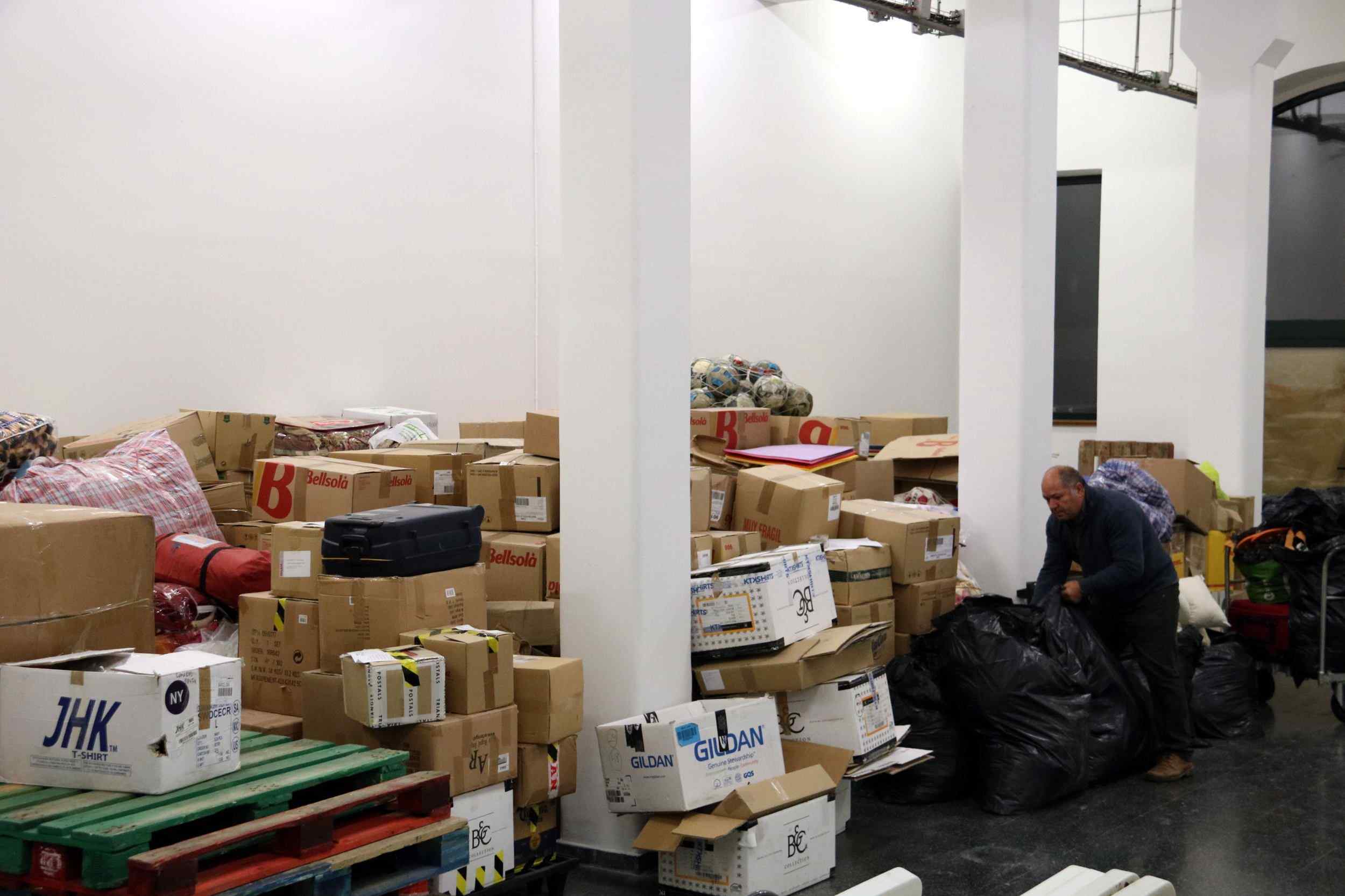 Una asociación gerundense envía 500 cajas de ropa y material escolar a Siria