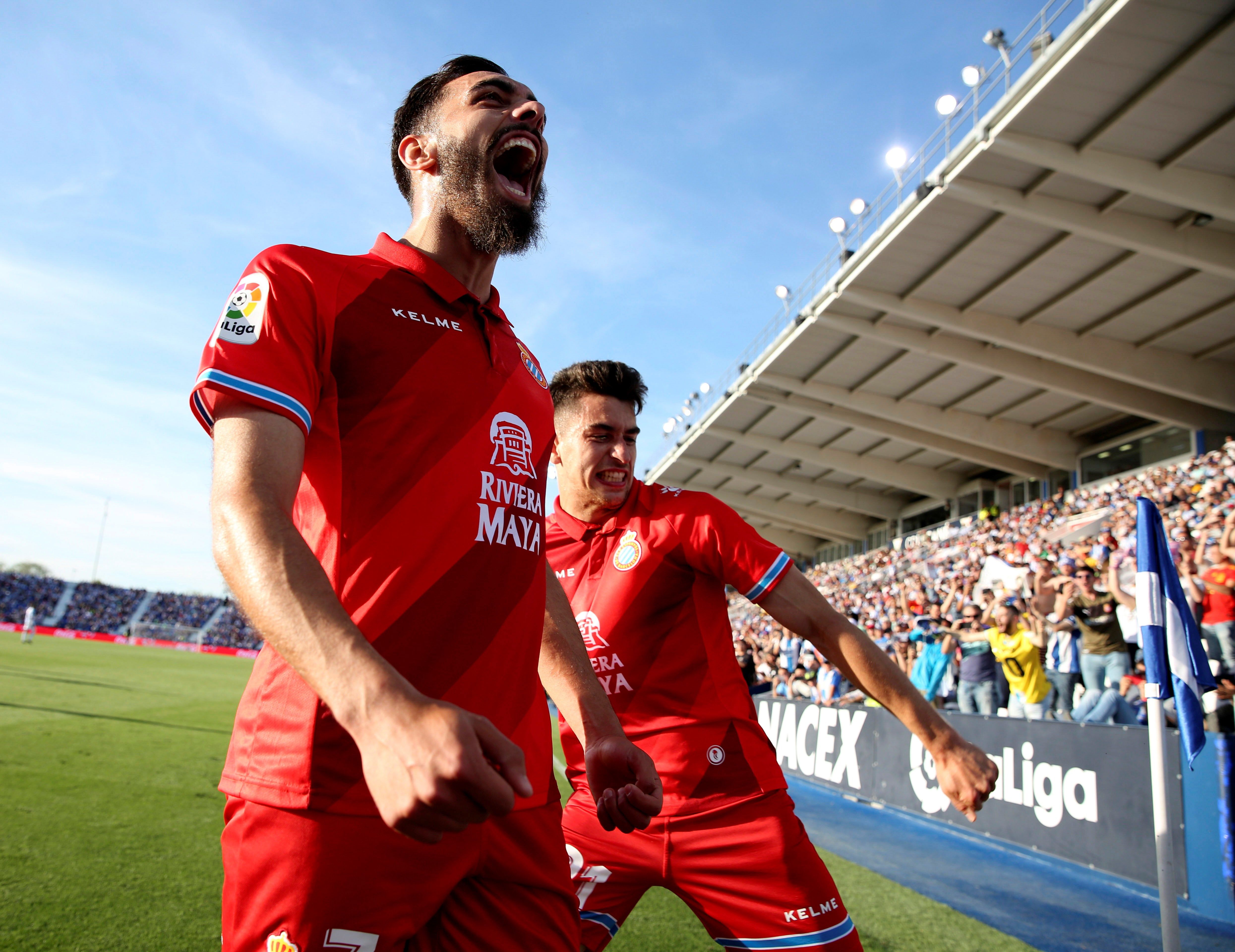 Un doblet de Borja Iglesias manté viva l'esperança europea (0-2)