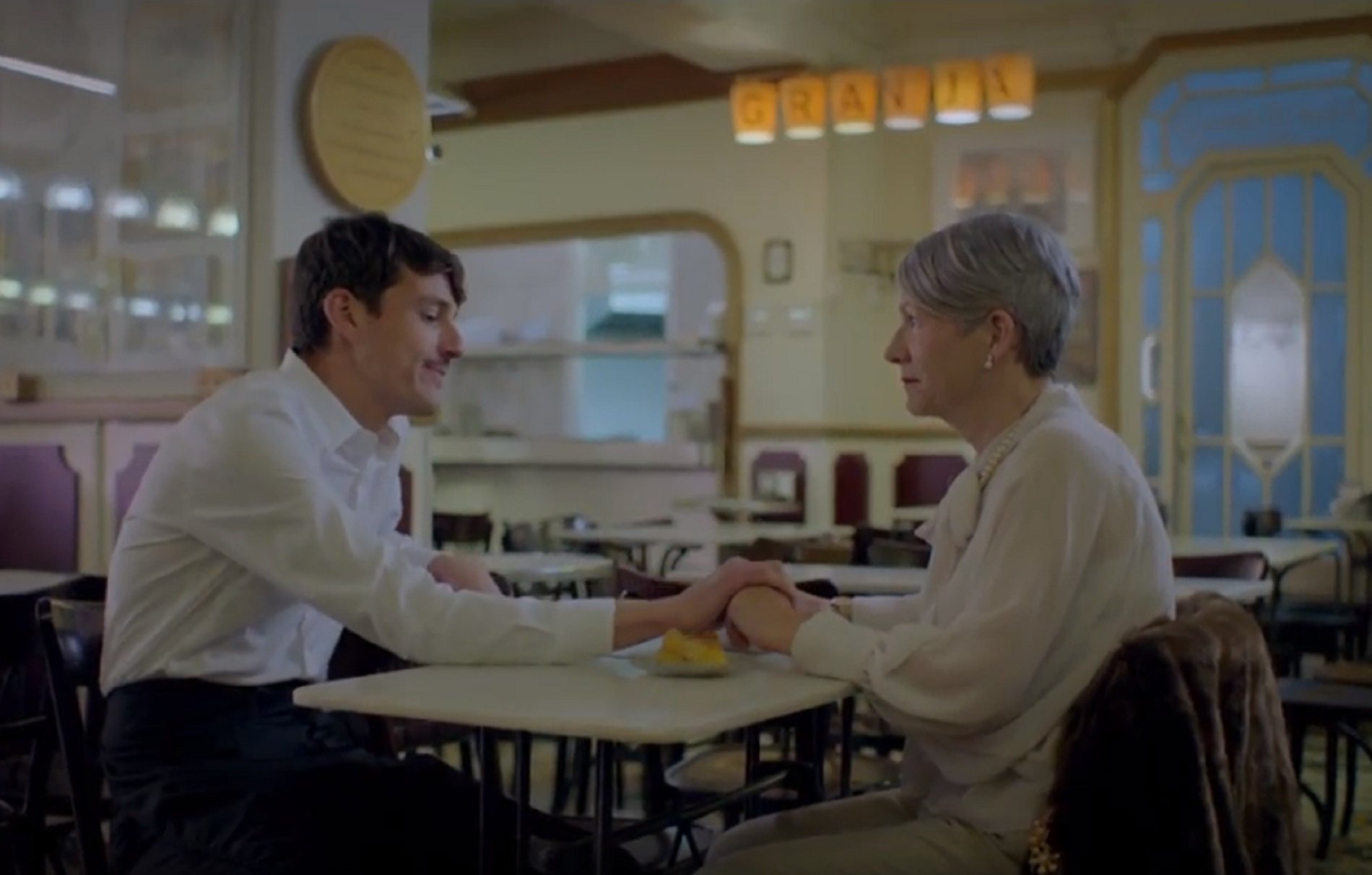 Bars i restaurants contra Colau: cinc vídeos denuncien la situació del sector