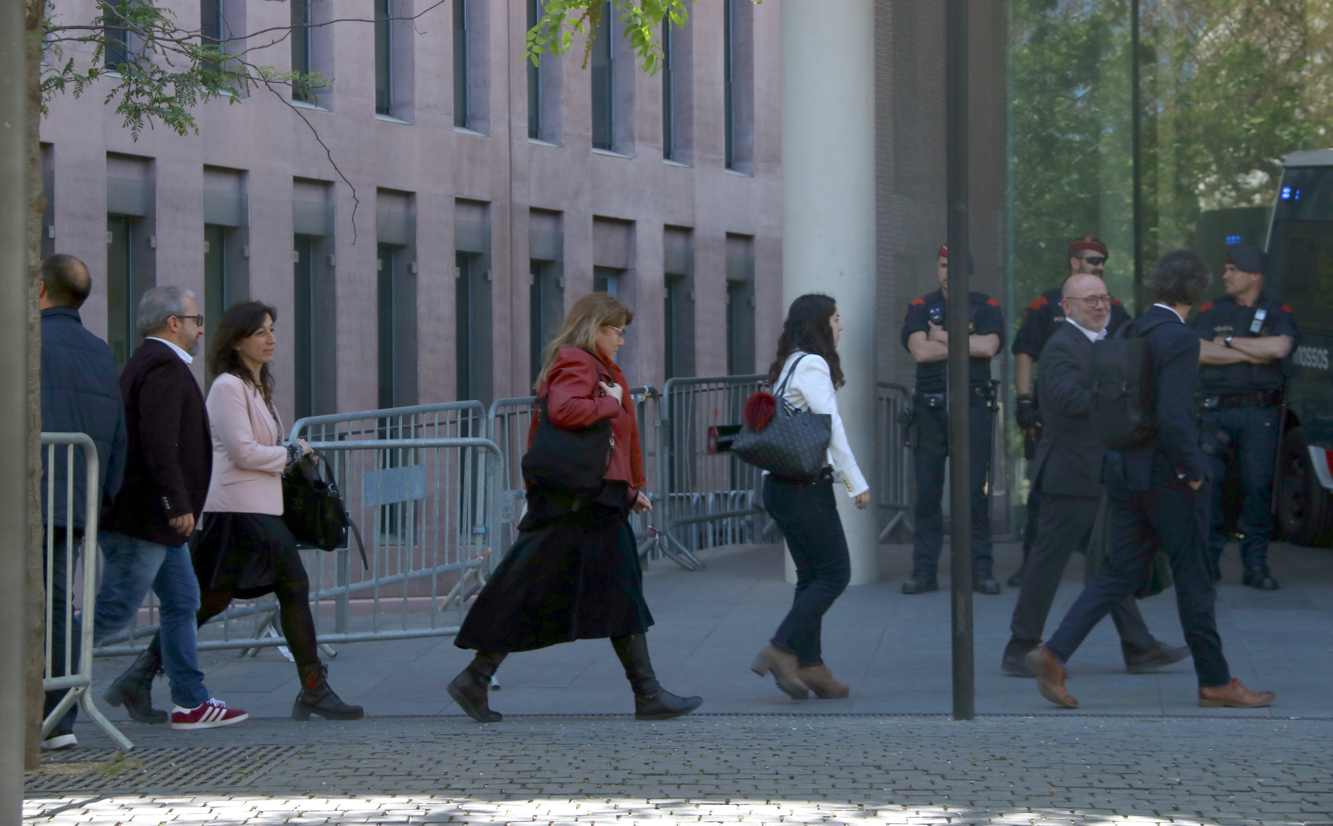 Judge confirms referendum charges against 29 Catalan government officials