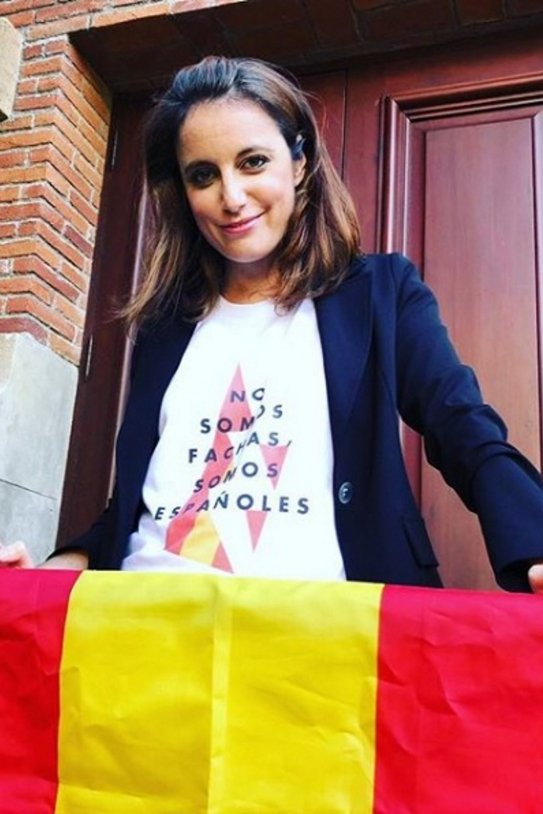andrea levy bandera española no somos fachas instagram