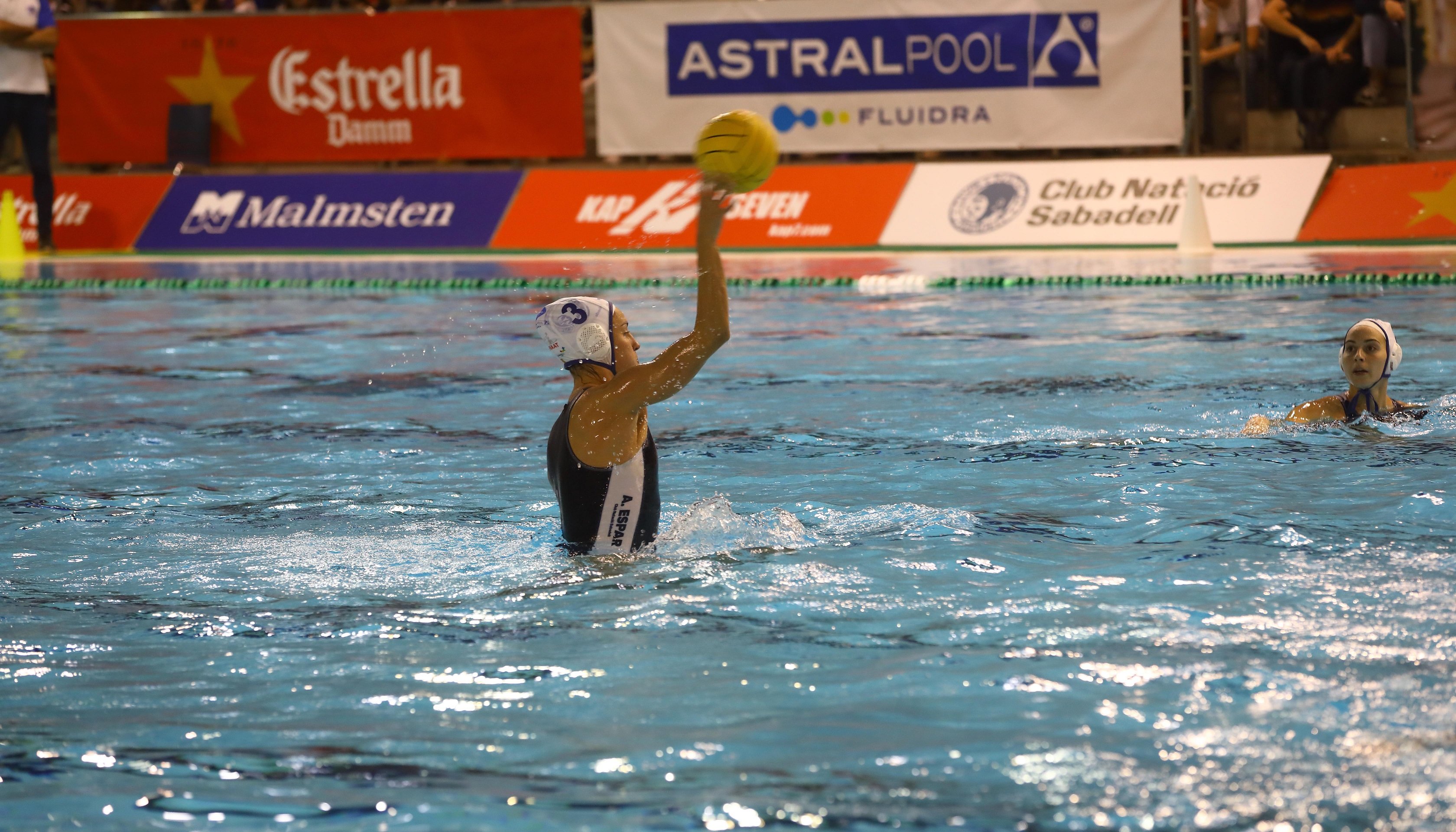 L’equip femení de l’Astralpool Sabadell, a un partit d’aconseguir 50 títols