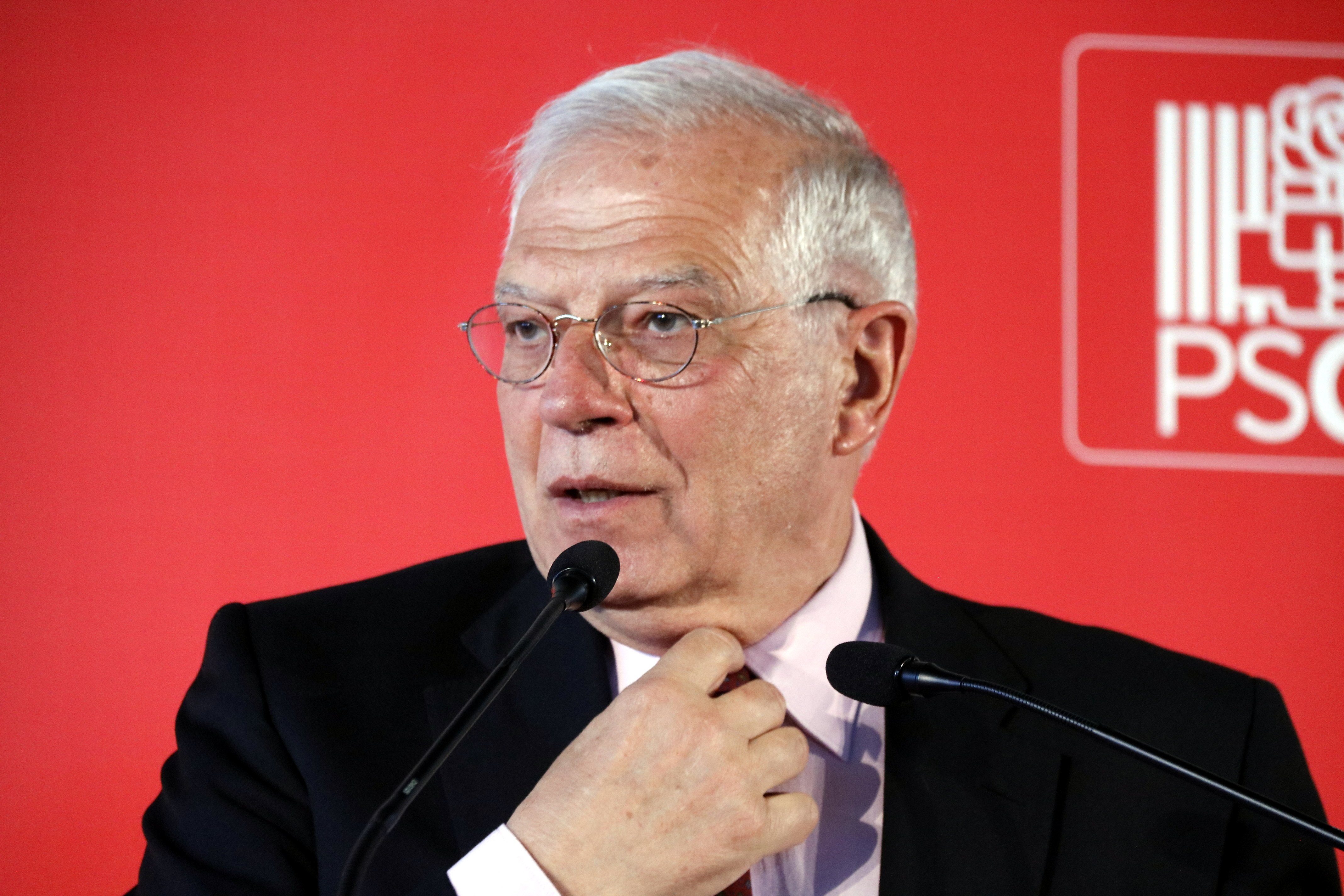 Borrell carga contra el veto a Iceta recuperando el "desinfectar Catalunya"