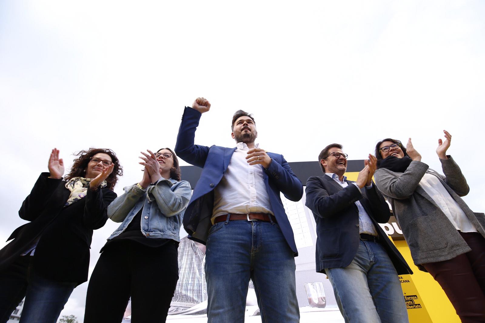 Rufián entra en campaña y avisa: "Con ERC se podrá hablar, pero no hacerle chantaje"