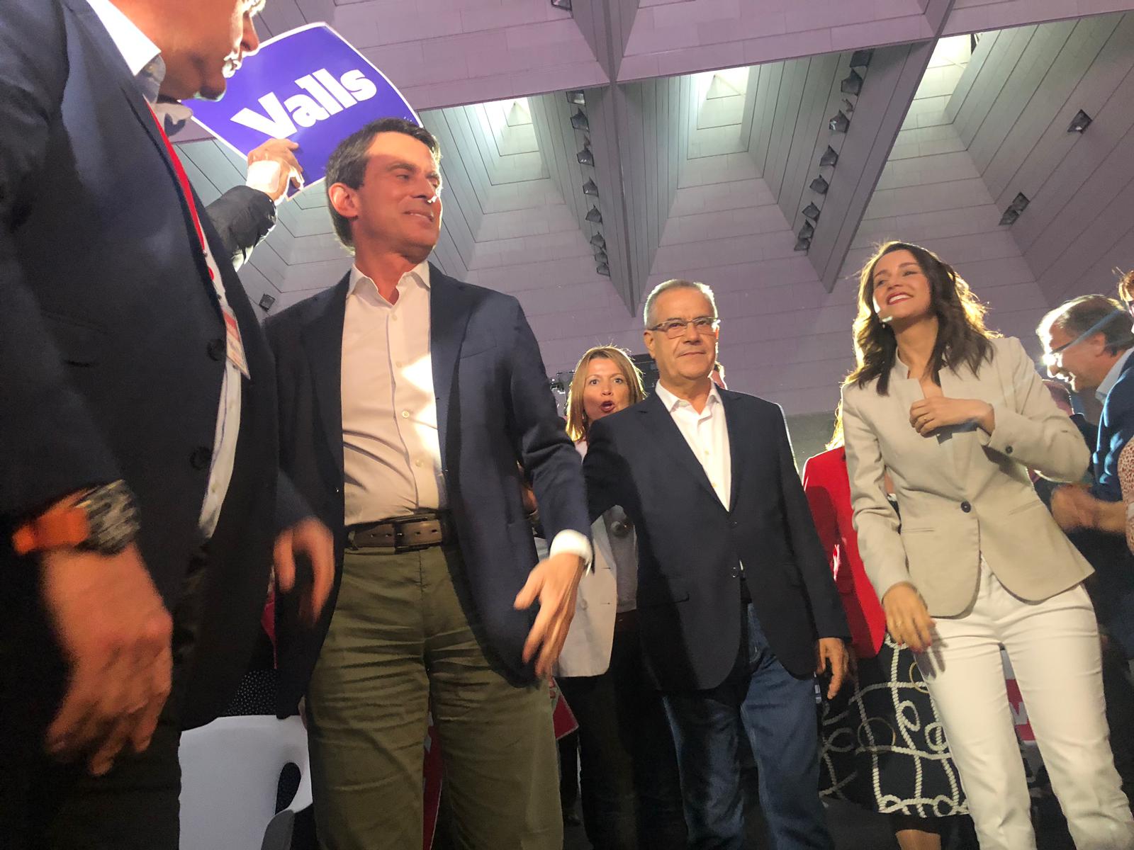 Corbacho abandona Valls y hace tambalear la mayoría a Colau