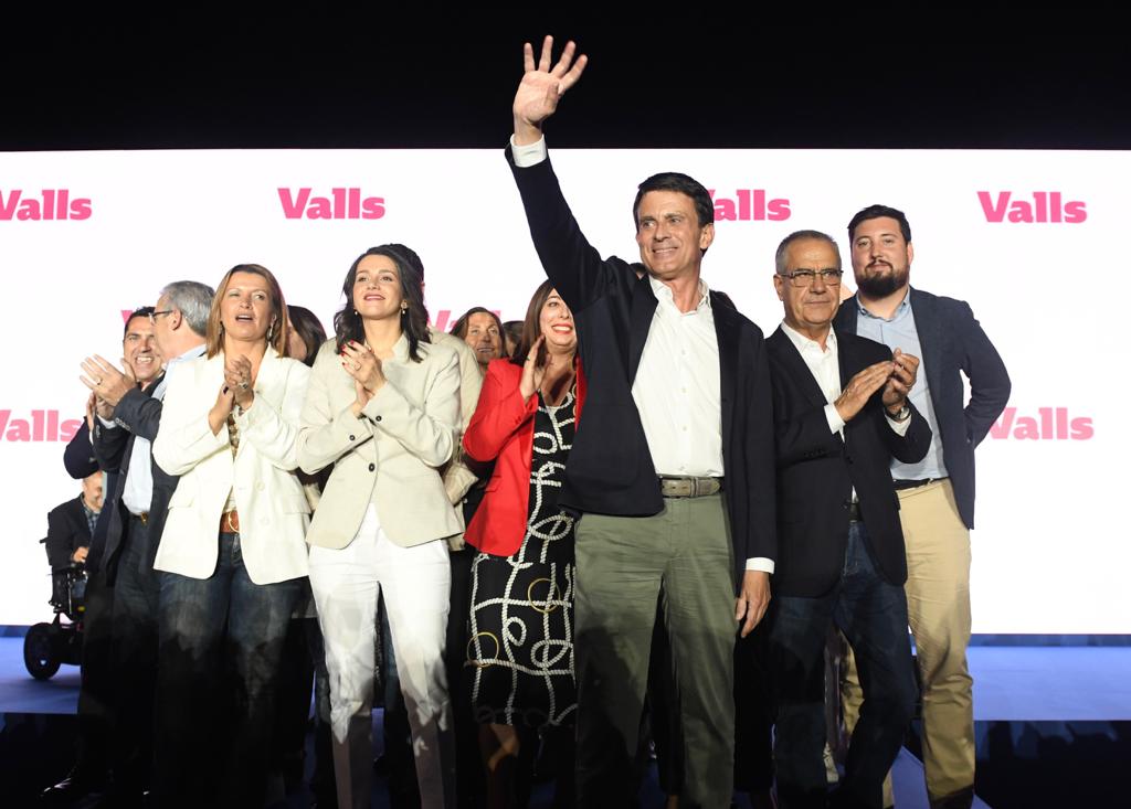 Cs se vuelca con Valls y lo presenta como "la casa grande del constitucionalismo"
